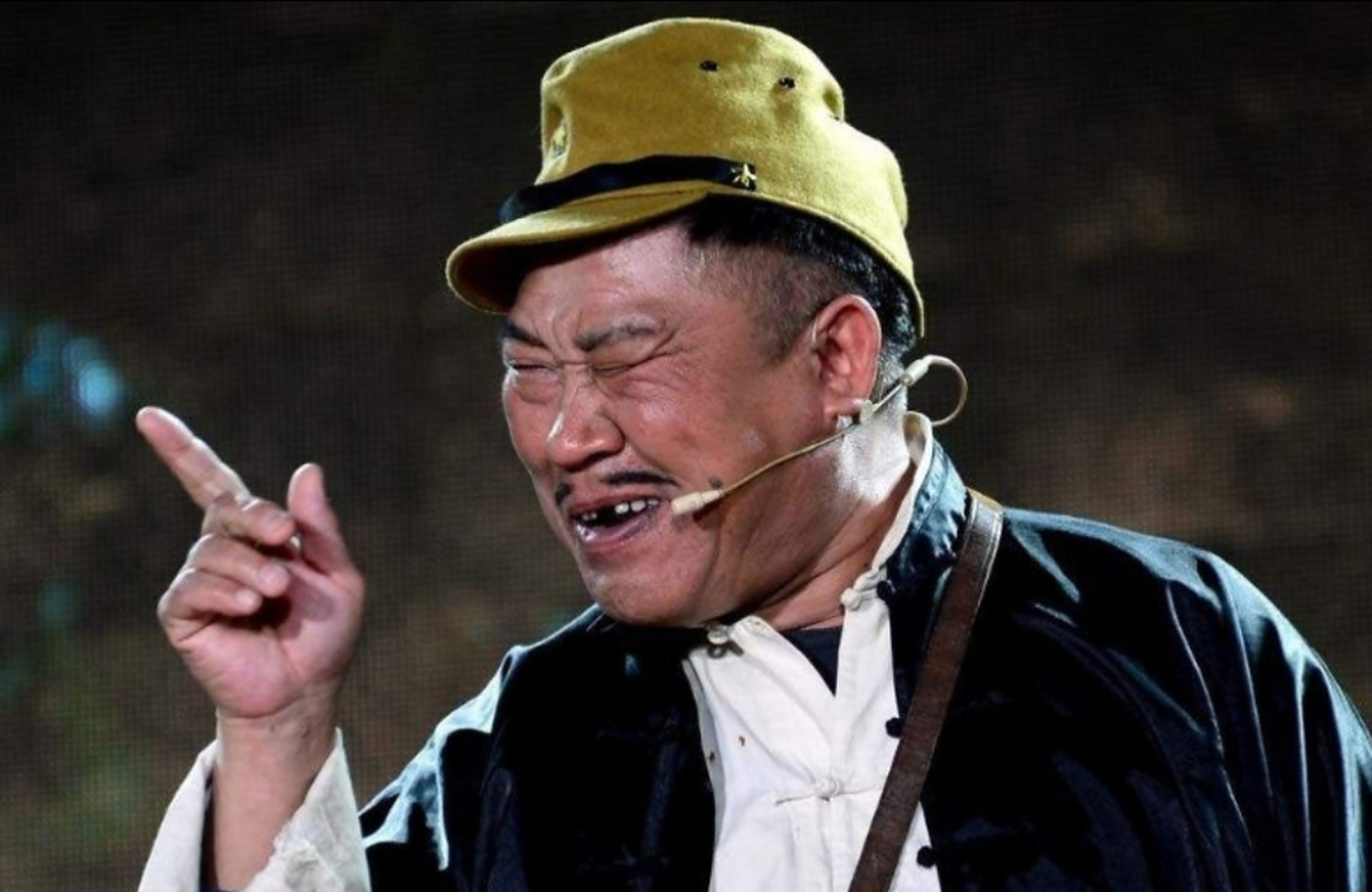 杜旭东接到一位年轻导演的电话,邀请他主演一部都市题材的电视剧