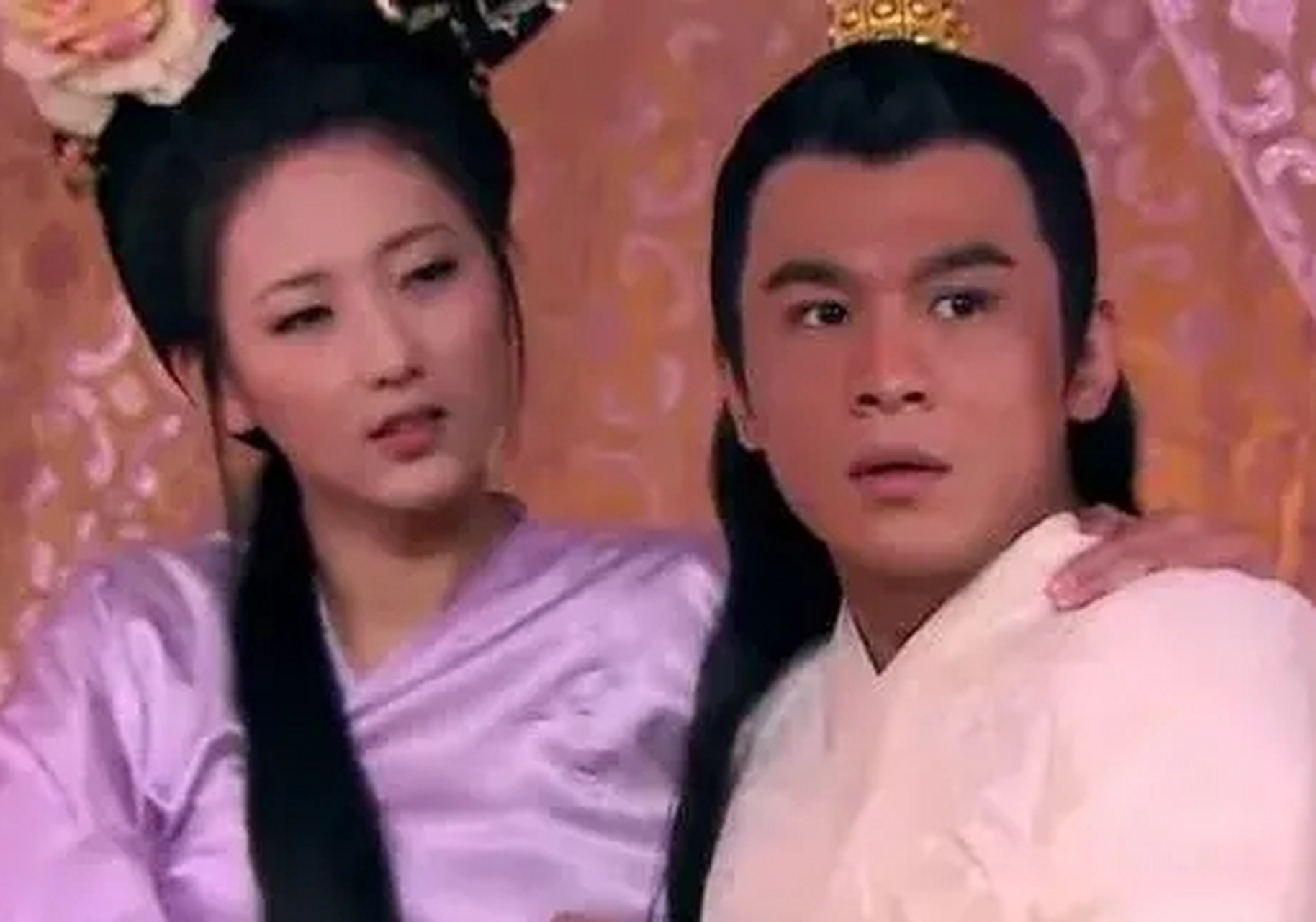 李建成在李渊宫中见到貌美的张婕妤和尹德妃,竟和二人有了鱼水之欢.