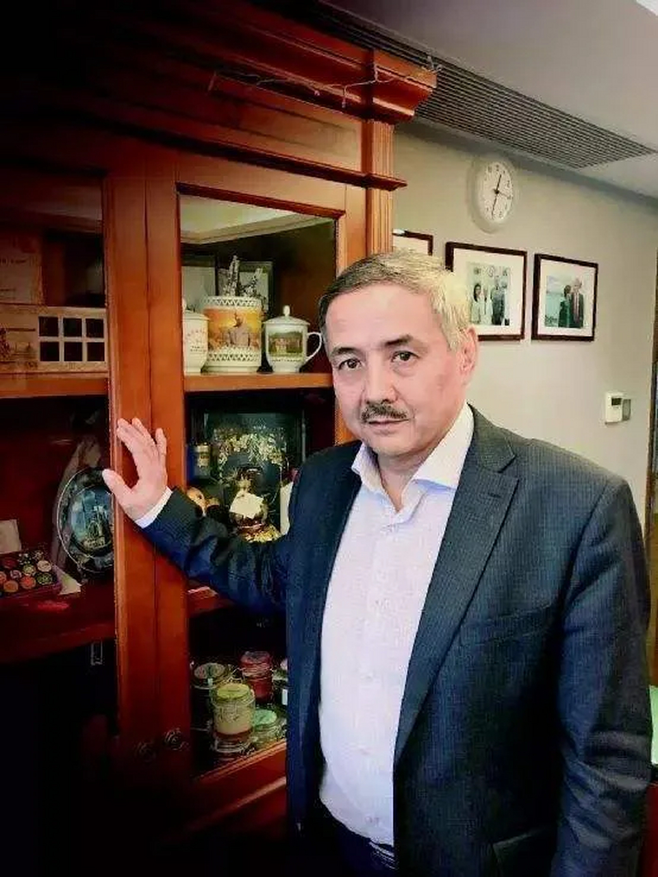 阿廖沙对父亲刘允斌的记忆并不深刻,对他的了解是在成年之后.