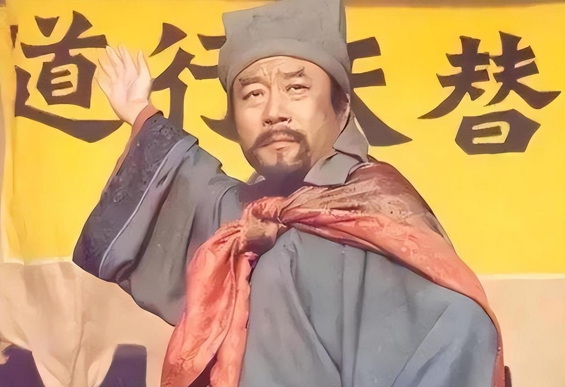 当年,李雪健演完宋江后,拿着34万的片酬兴高采烈地准备回家时,却接到