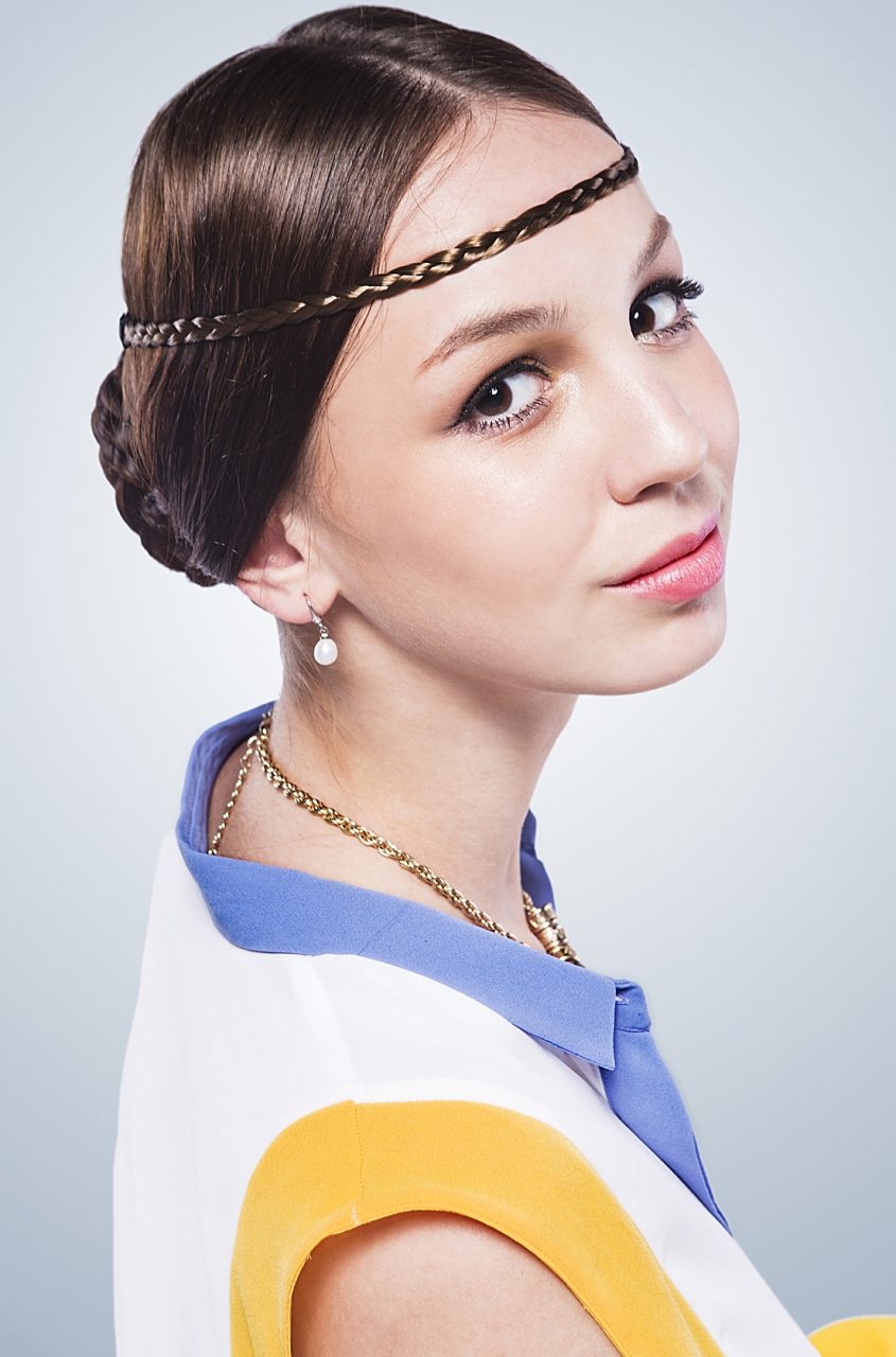 有一个犹太女人,老公跑了以后,她不哭也不闹,只是去买了一群鸽子在