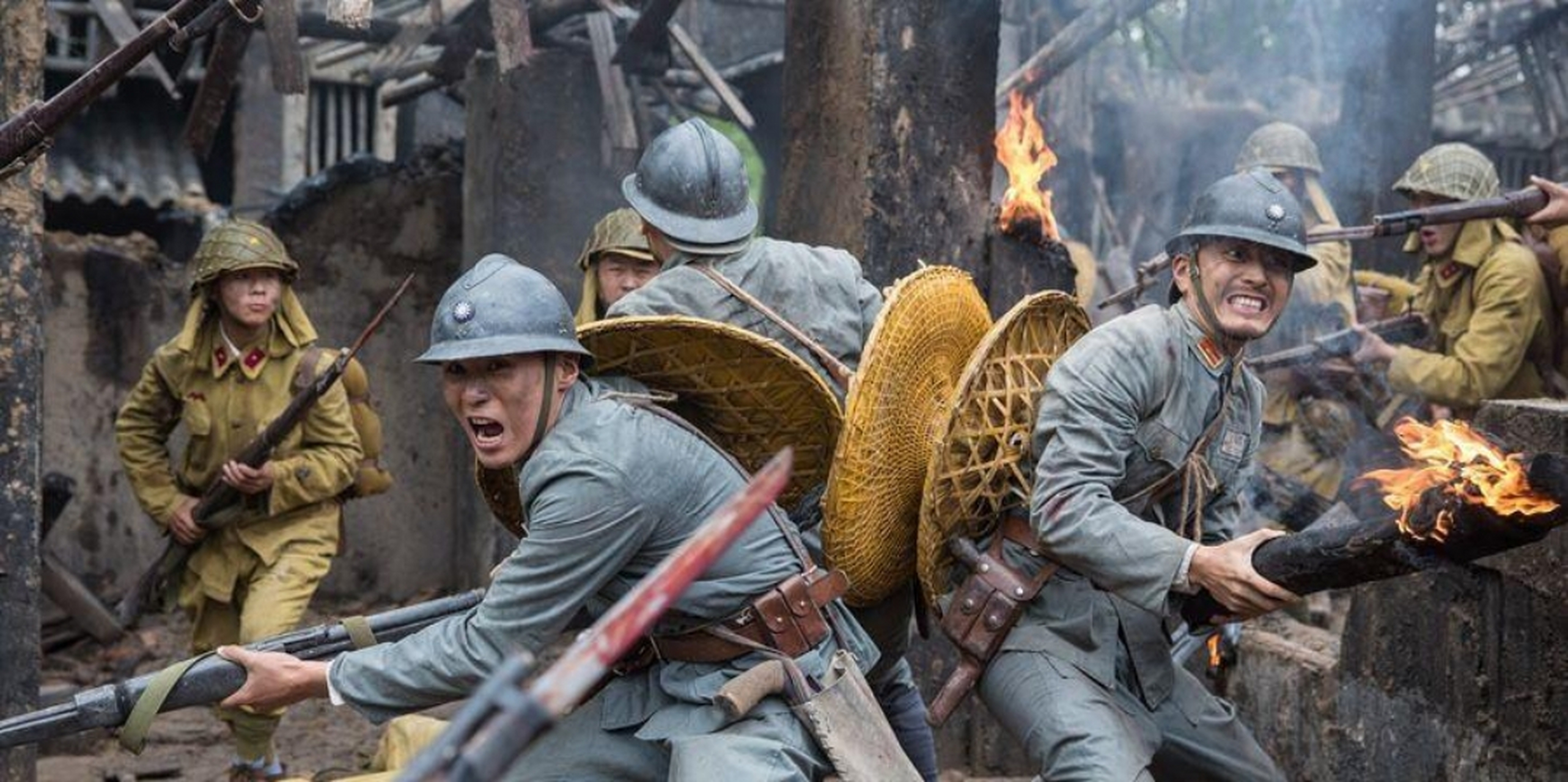 1937年,在淞沪会战中,17岁的他子弹都打光了,只好手提8 斤大刀和敌人