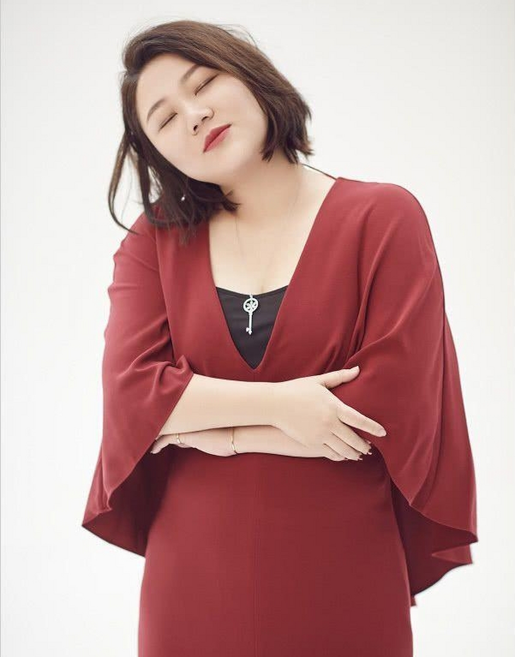 2004年,年仅19岁的杨天真,拿着父母给她留学的18万块钱,瞒着父母在