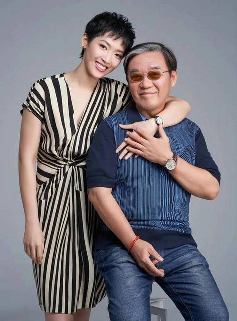 "  李立群听着妻子林丽钦的哭诉感到很心疼和