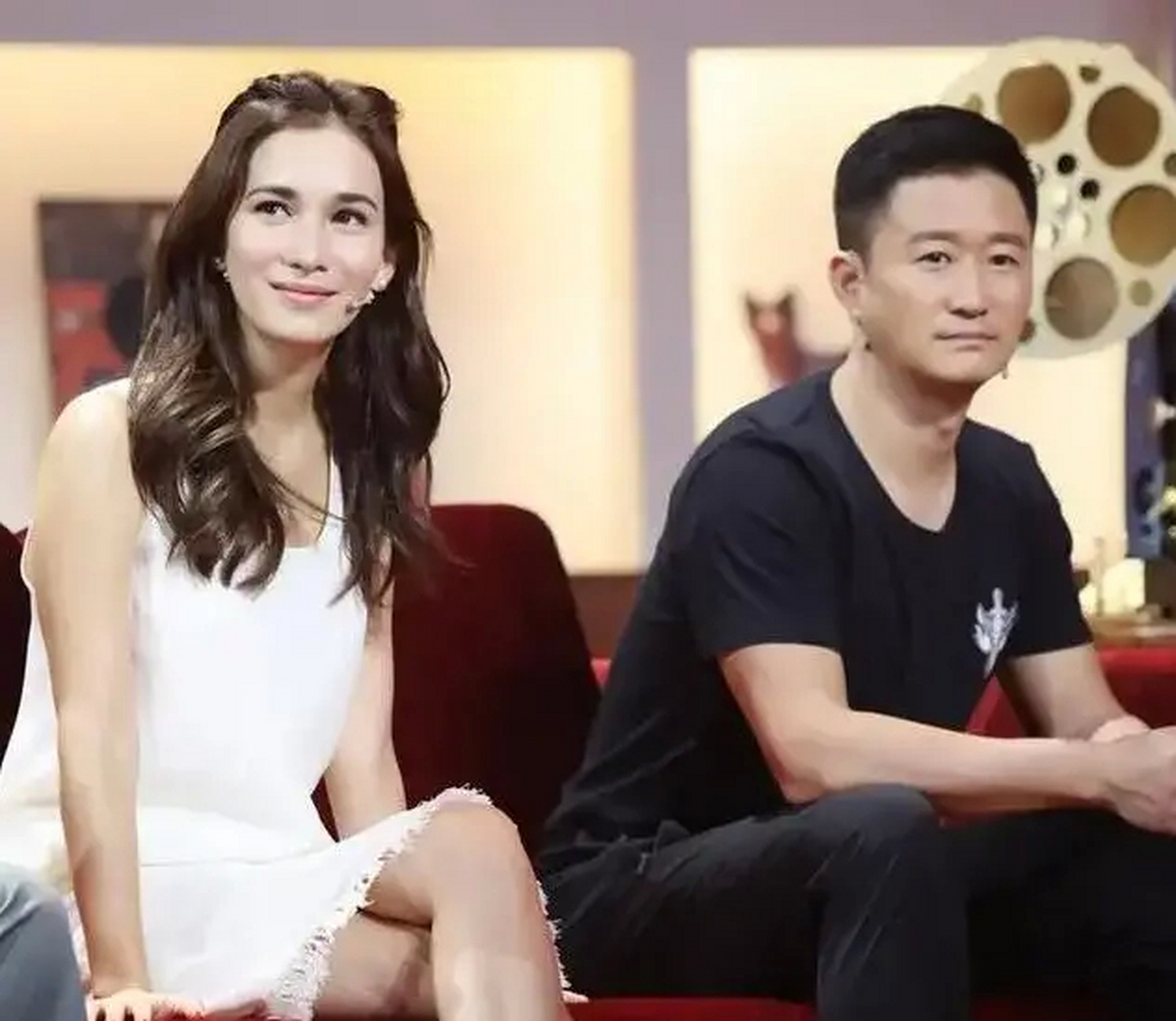 吴京筹拍电影《战狼2》,原定的女主角徐嘉雯突然要求涨片酬,被吴京