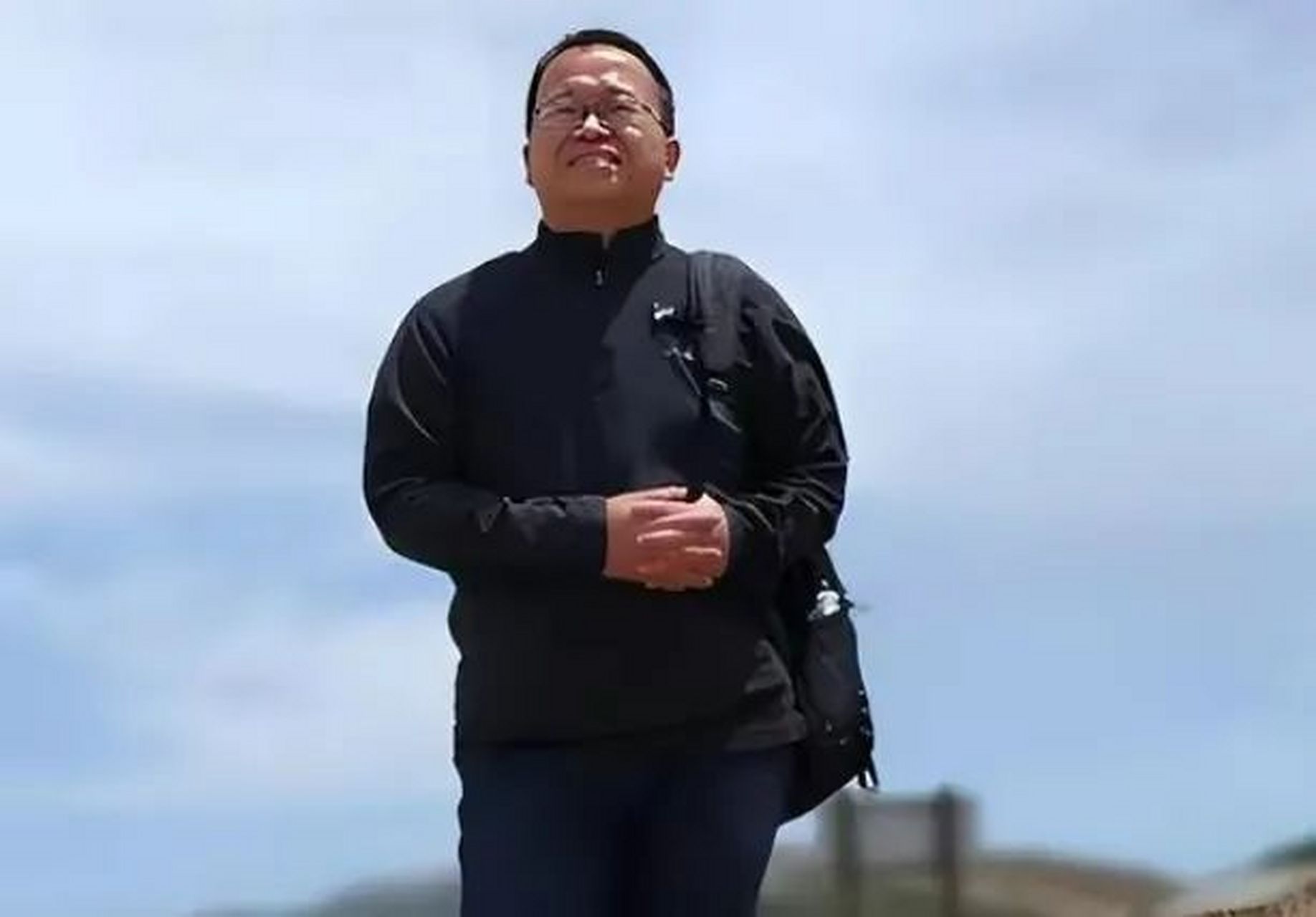 我国芯片行业的顶尖人才张浩,收到美国邀请函,前往参加学术会议,但没