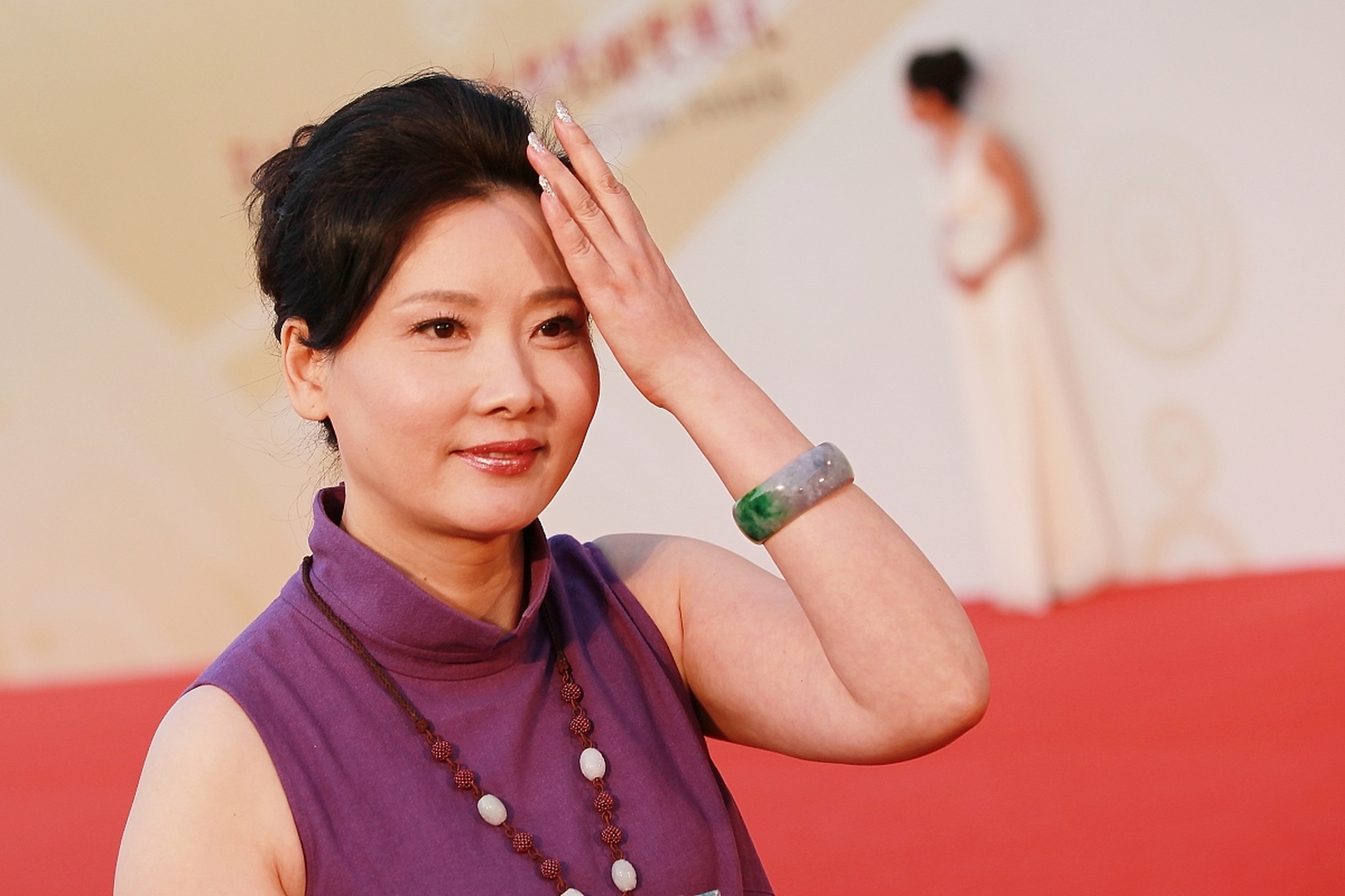 1983年,20岁的何赛飞去老师家吃饺子,看到相片中老师