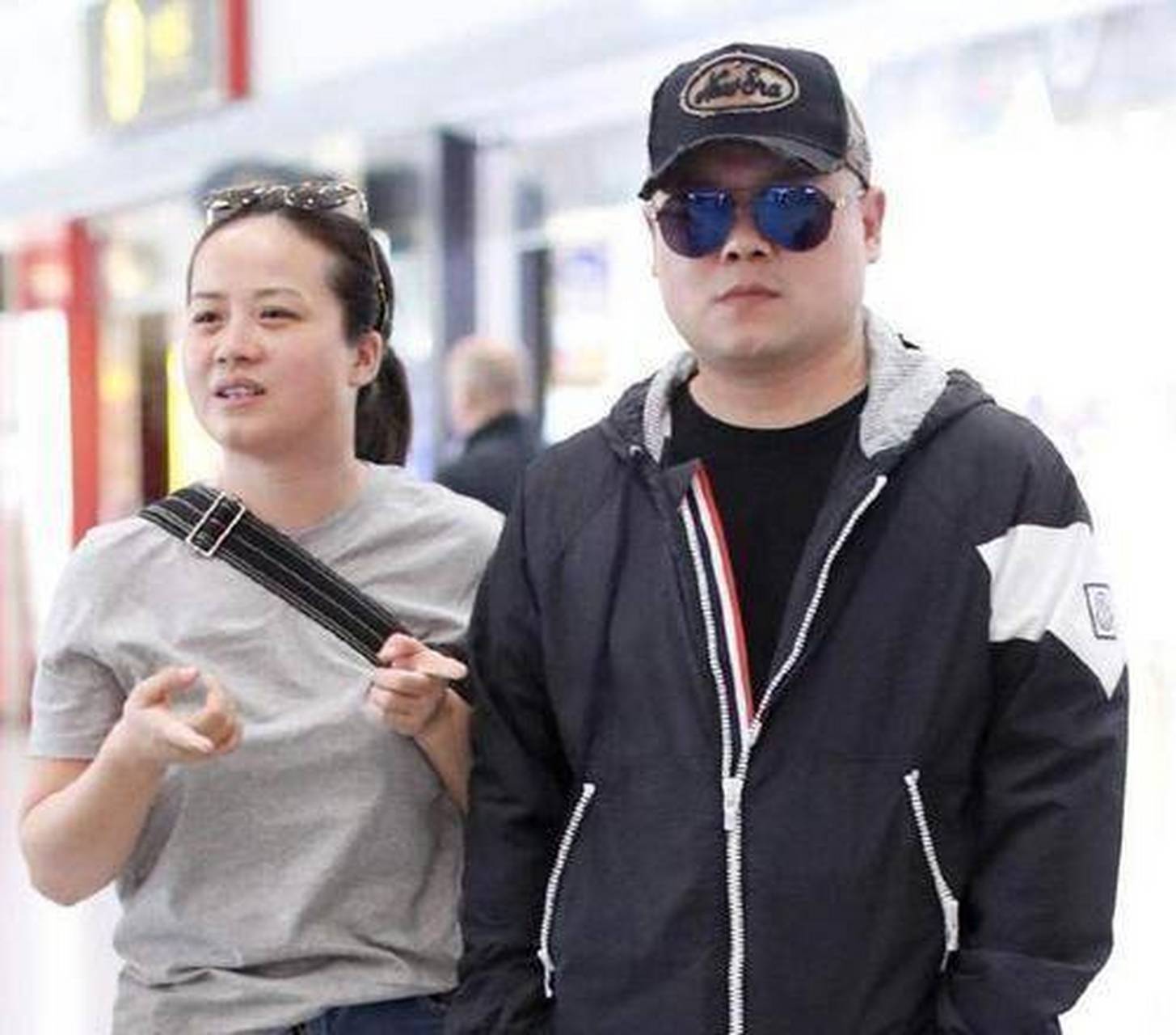 "郑敏一脸莫名其妙,朝墙上努努嘴,没想到岳云鹏接下来的话,直接让郑敏