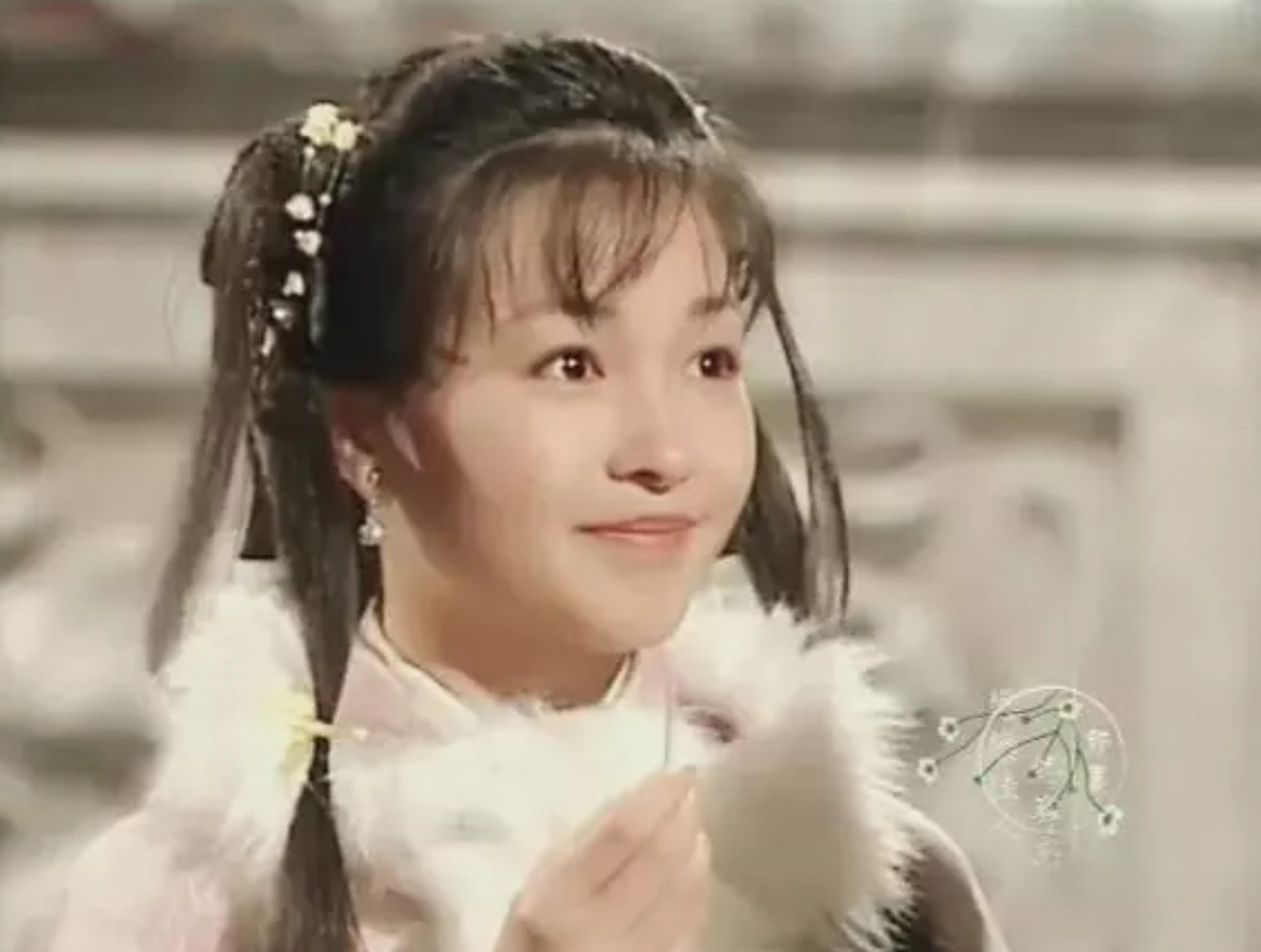 1994年,黎明对当届的港姐李绮红心动不已,为了抱得美人归他不仅送了