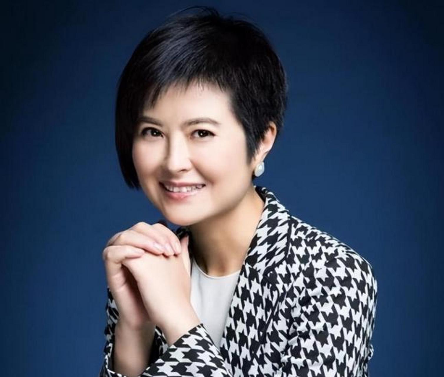 2015年,42岁"央视金牌主持人"张泉灵因咳血疑"肺癌"辞职!