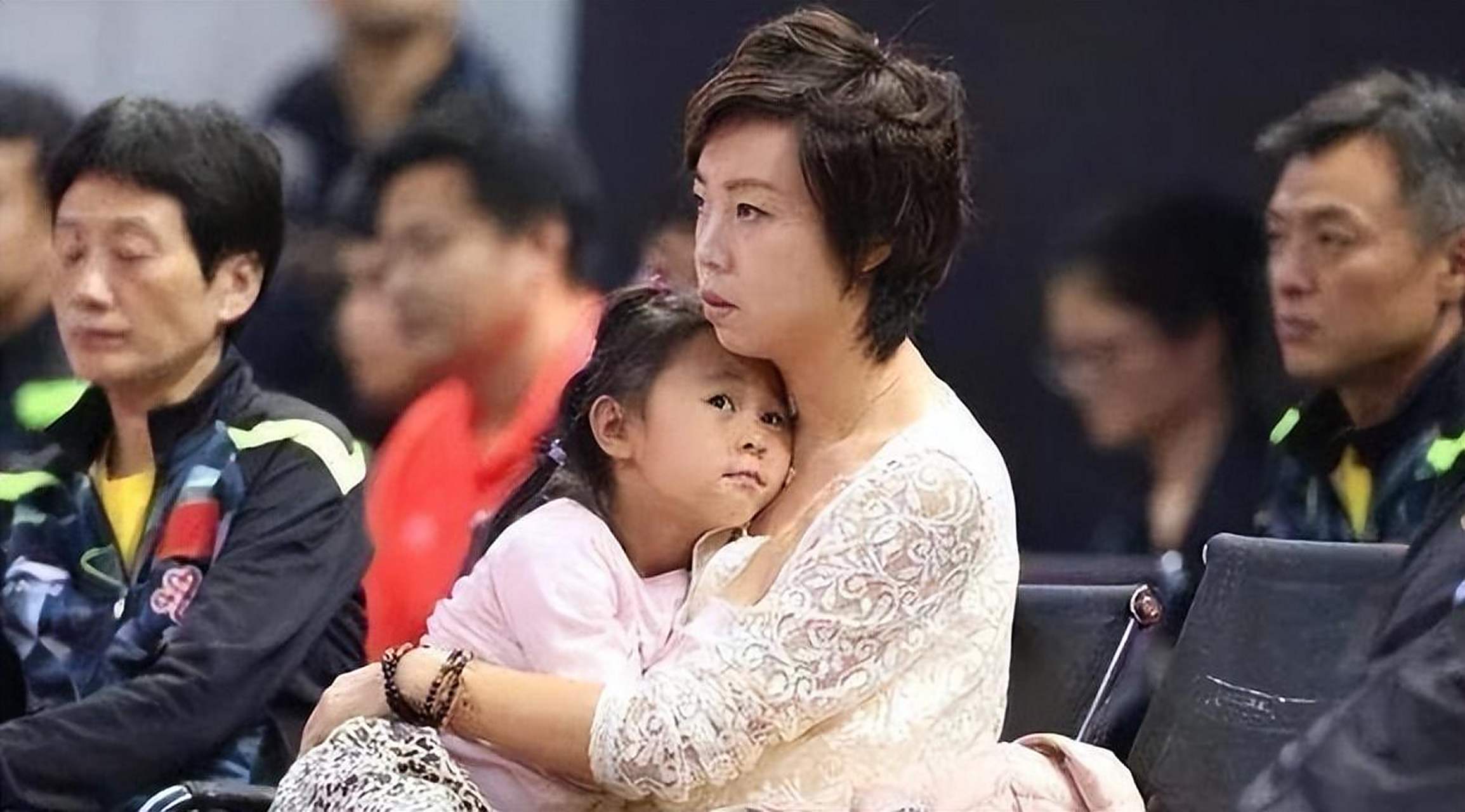 2009年,28岁的张怡宁嫁给48岁身家300亿的富豪徐威.