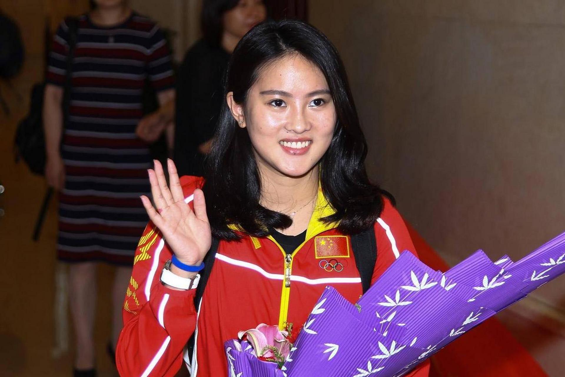 跳水皇后陈若琳,三岁的时候被父母双双抛弃,舅舅把她抚养大,她拿了22