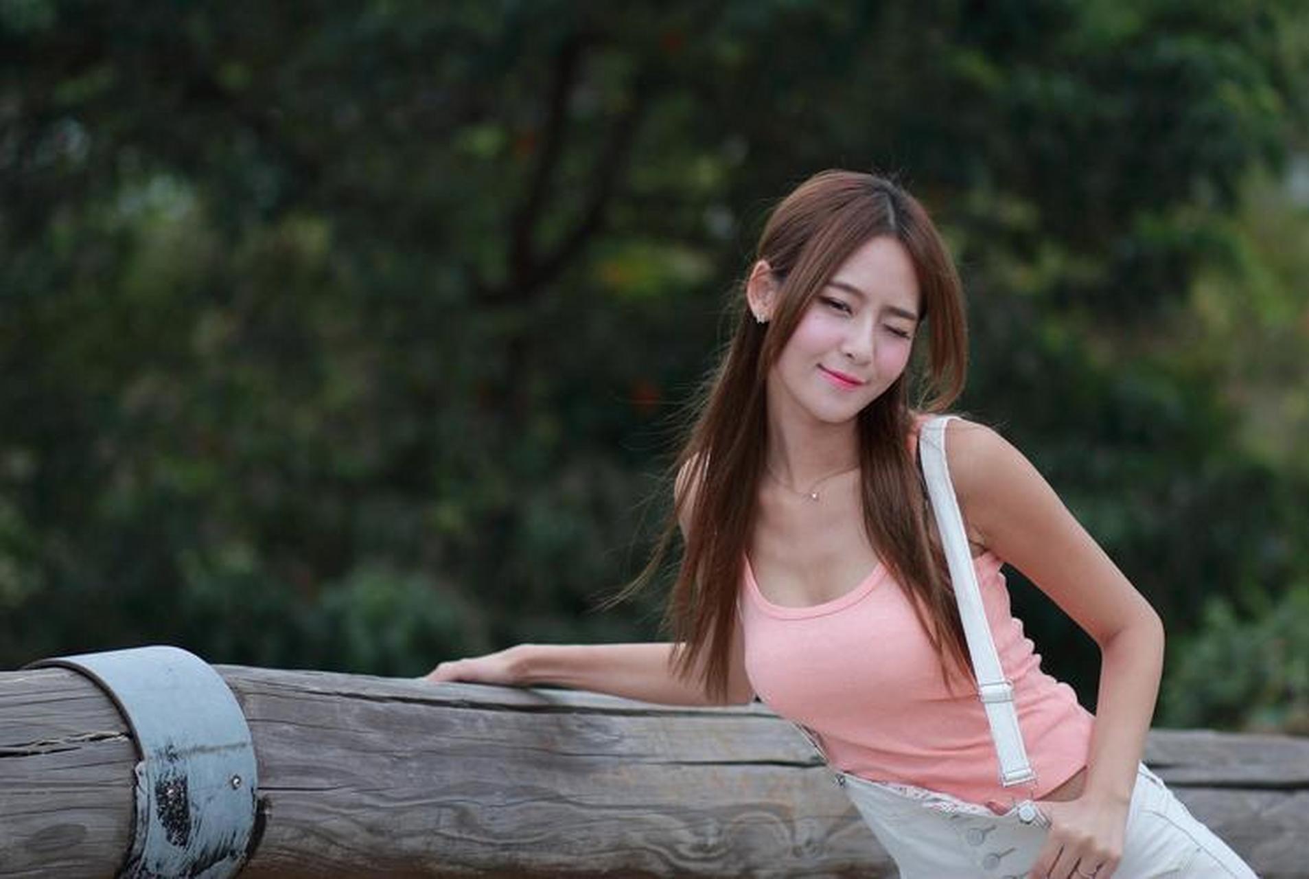 河南一美女大学生,为满足私欲,背着男友和40多岁打工仔上床,最终却被