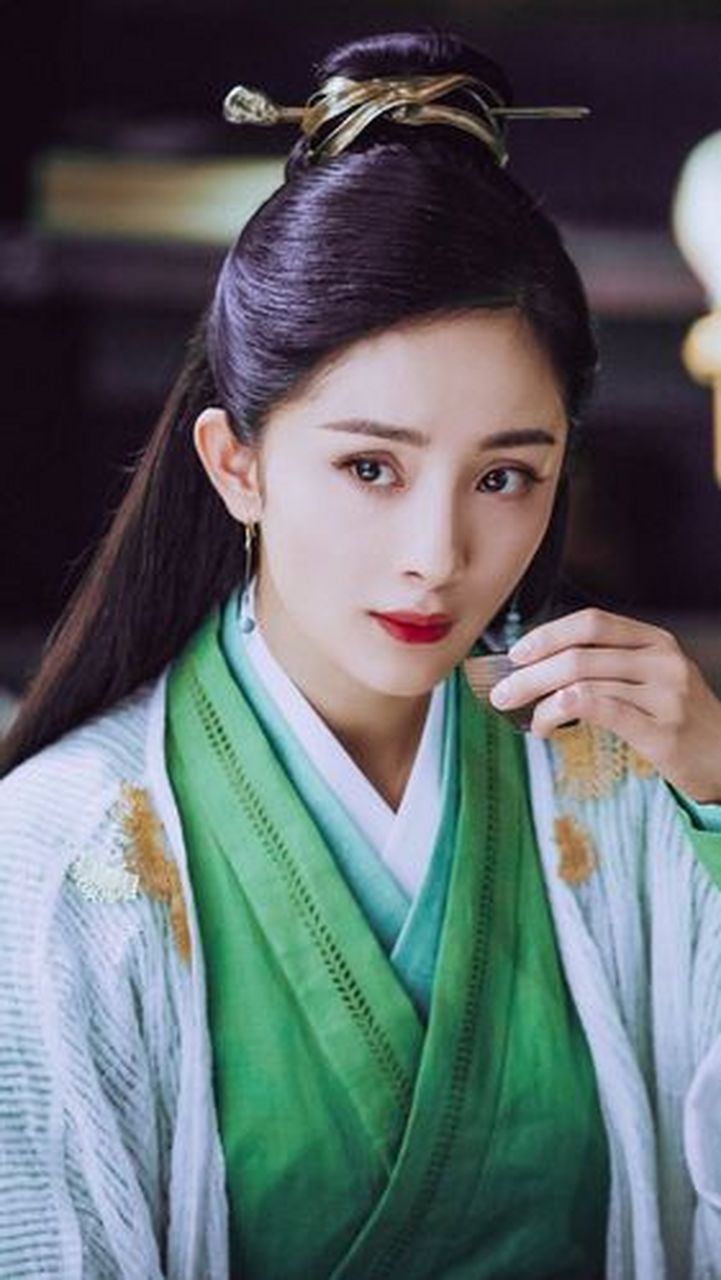 "  杨幂是如今备受瞩目的影视巨星,曾在高考中斩获583分的优异成绩