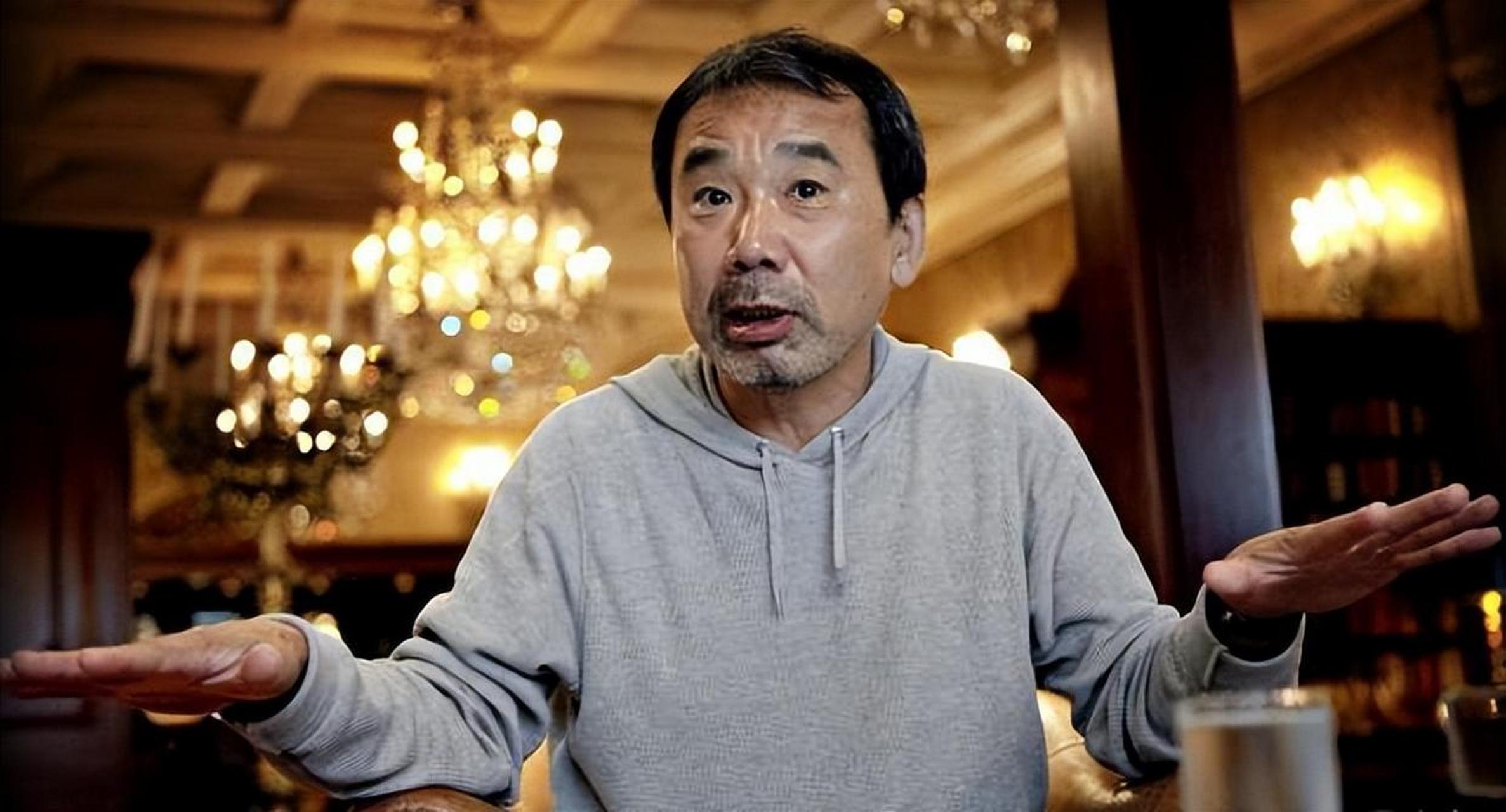 1994年,日本作家村上春树来中国访问.