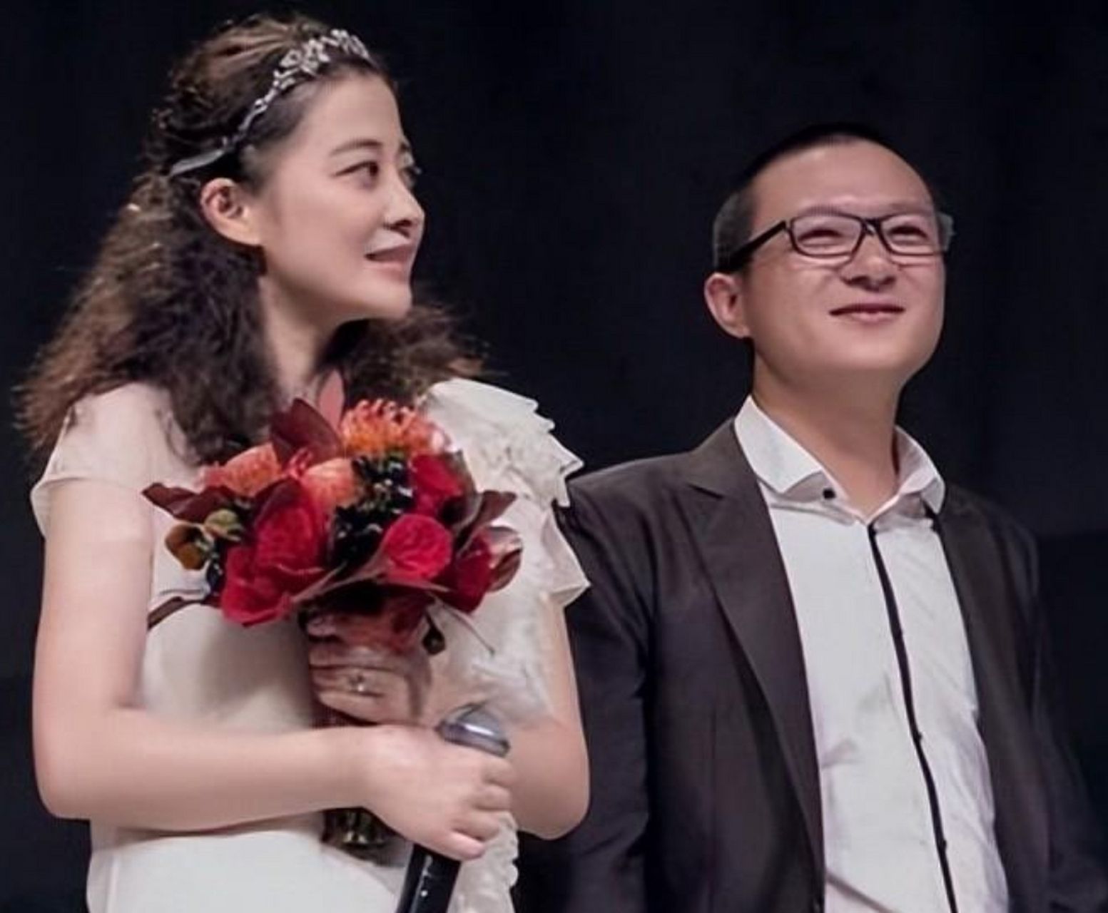 当年,梅婷突然害羞的对秦昊说:"完蛋了,我爱上咱剧组的摄影师曾剑了