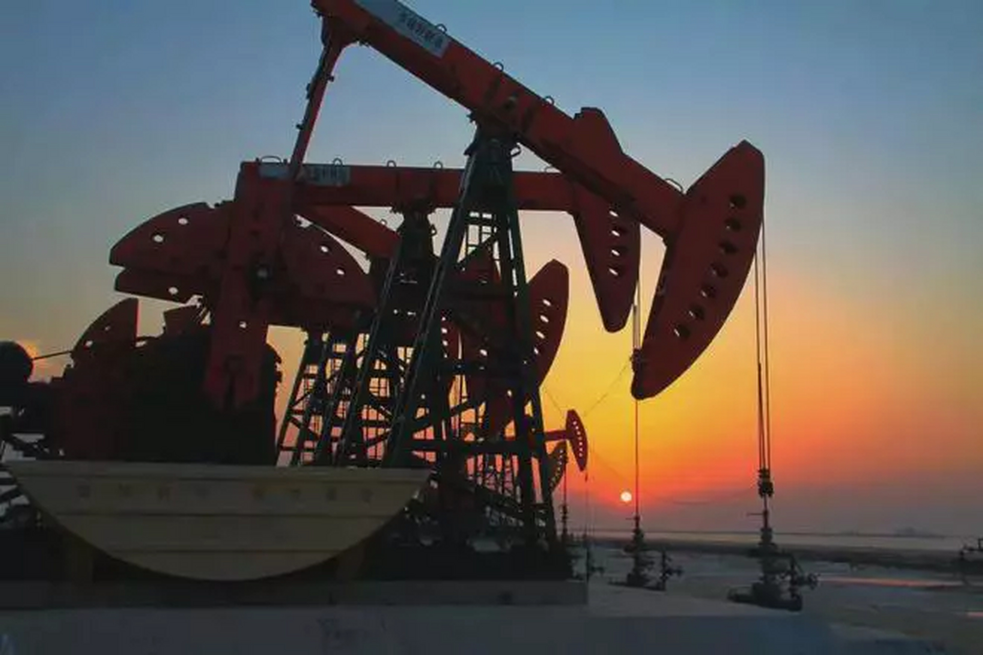 02 中国买下这个油田的经历可以说是非常坎坷,卡沙甘油田最早发现