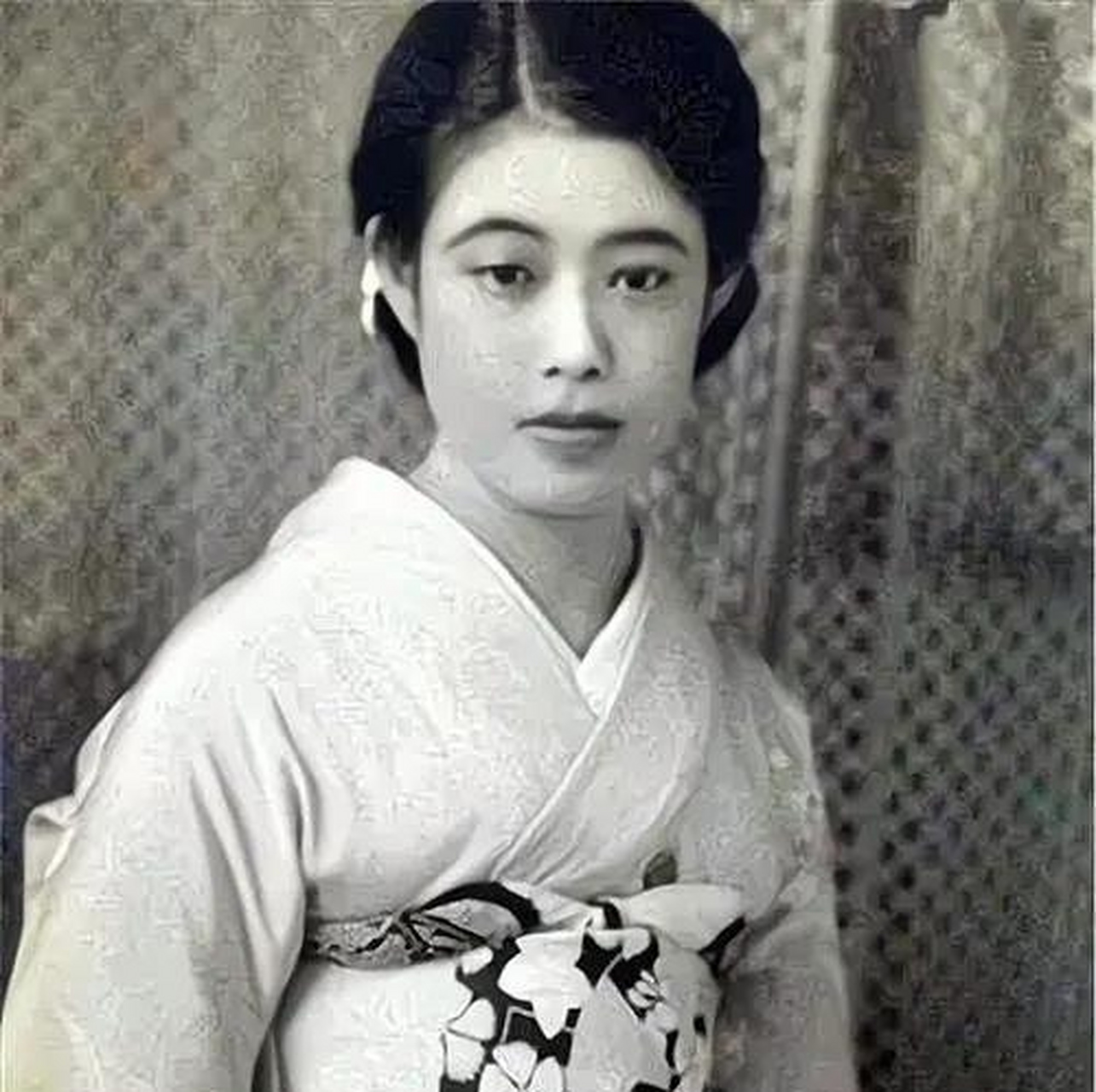 康有为在56岁时,娶了一个17岁的日本女佣市冈鹤子当四姨太.