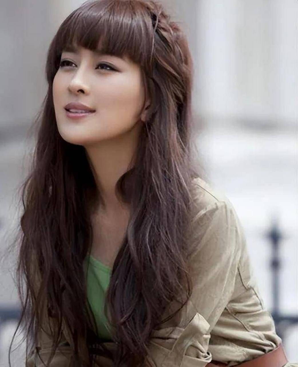 02 马苏是中国内地影视女演员,孔令辉是中国乒乓运动员,看似两人八