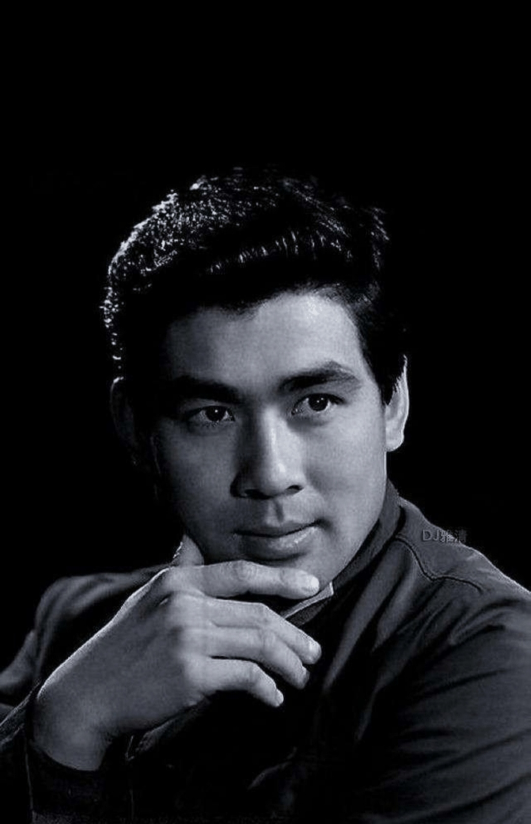 哇塞,年轻时候的朱时茂真是绝世美男,当年一部《牧马人》火遍全国,成