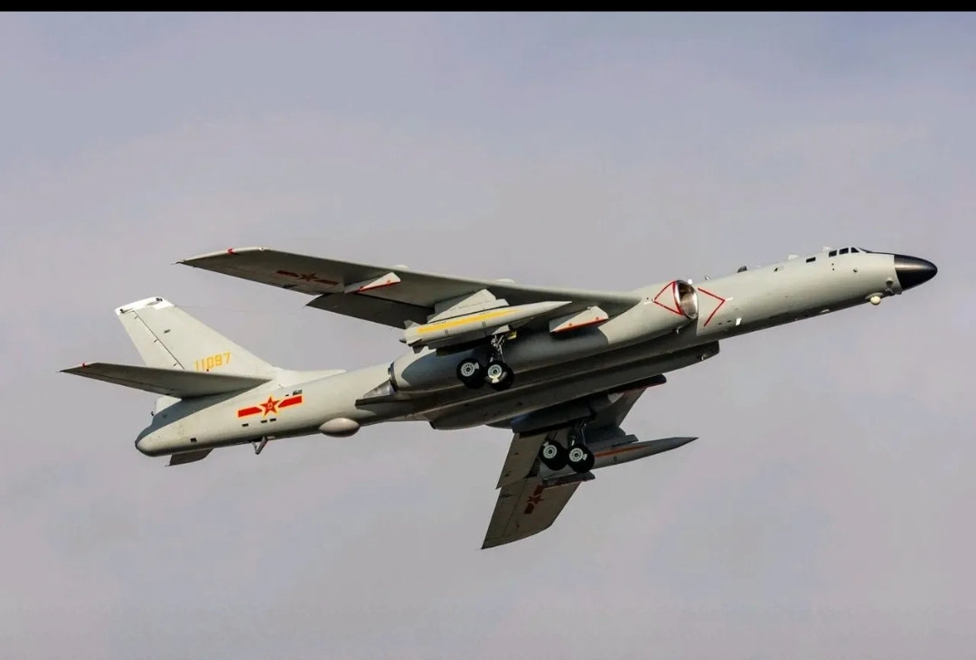 论平台能力,轰六k在世界现役轰炸机中倒数第一,这个是无可争辩的!