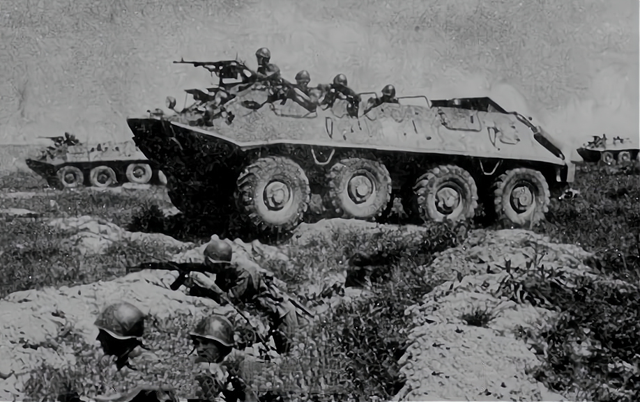 铁列克提战斗打响时,苏军btr60装甲车上的14