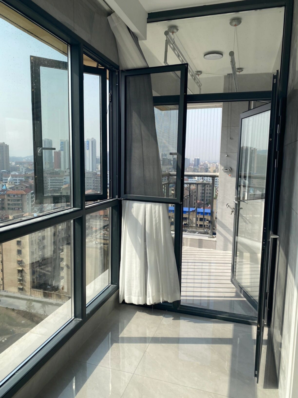 7715又想要大落地窗,又想通风透气,这样的方法可行不可行呢?