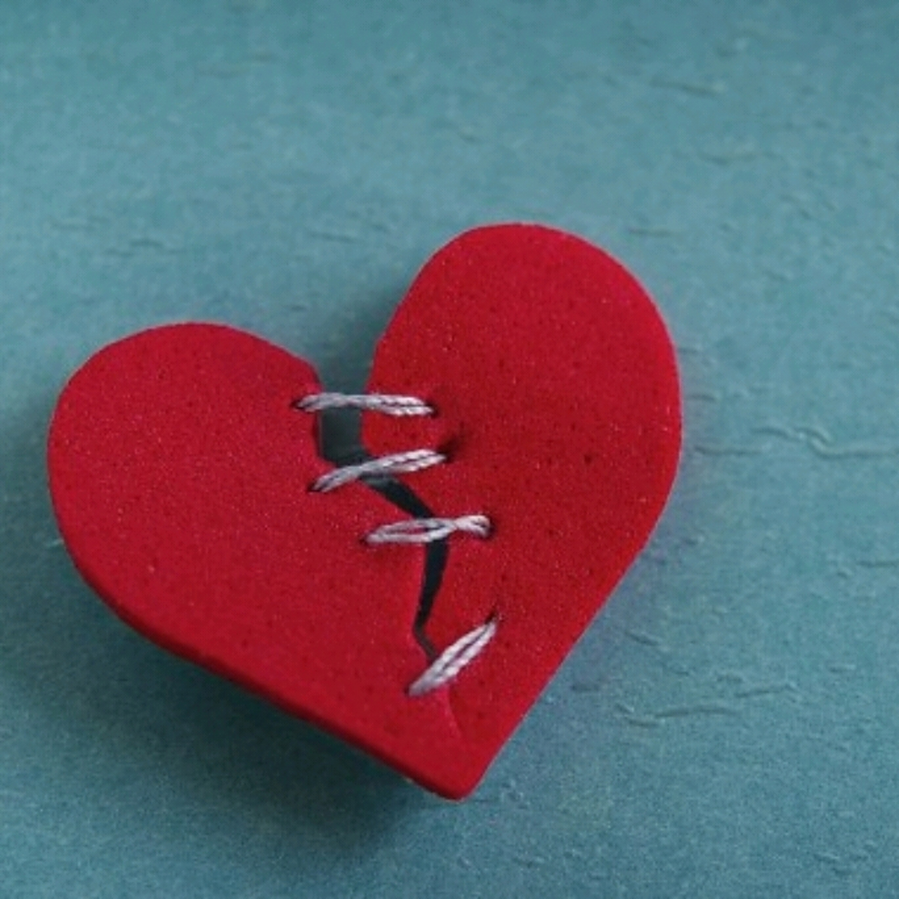 心碎了,缝起来了,但裂缝如此之大,两颗心背道而行,往后余生该怎么过?