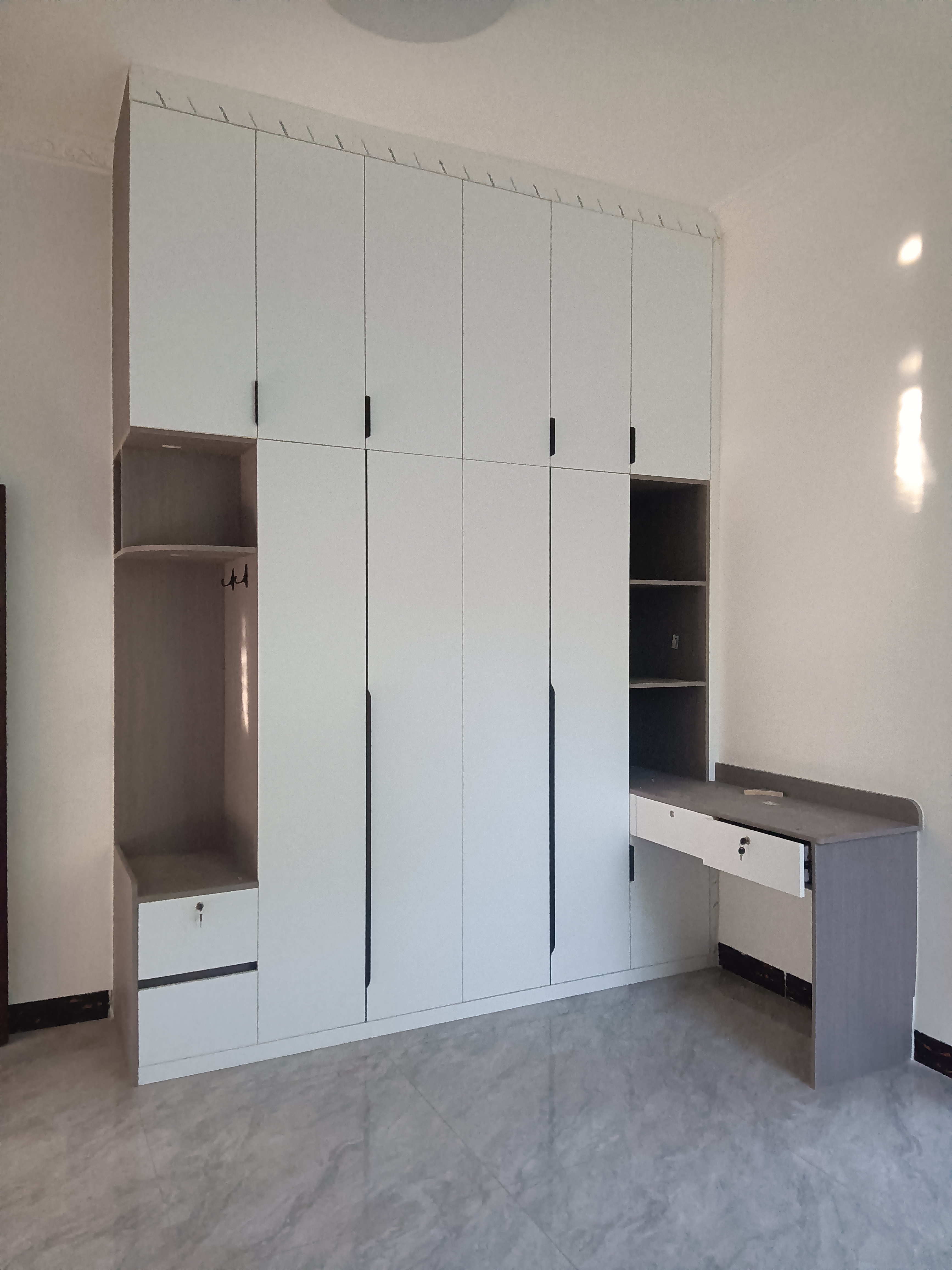 房子装修完,每个房间都做了柜子