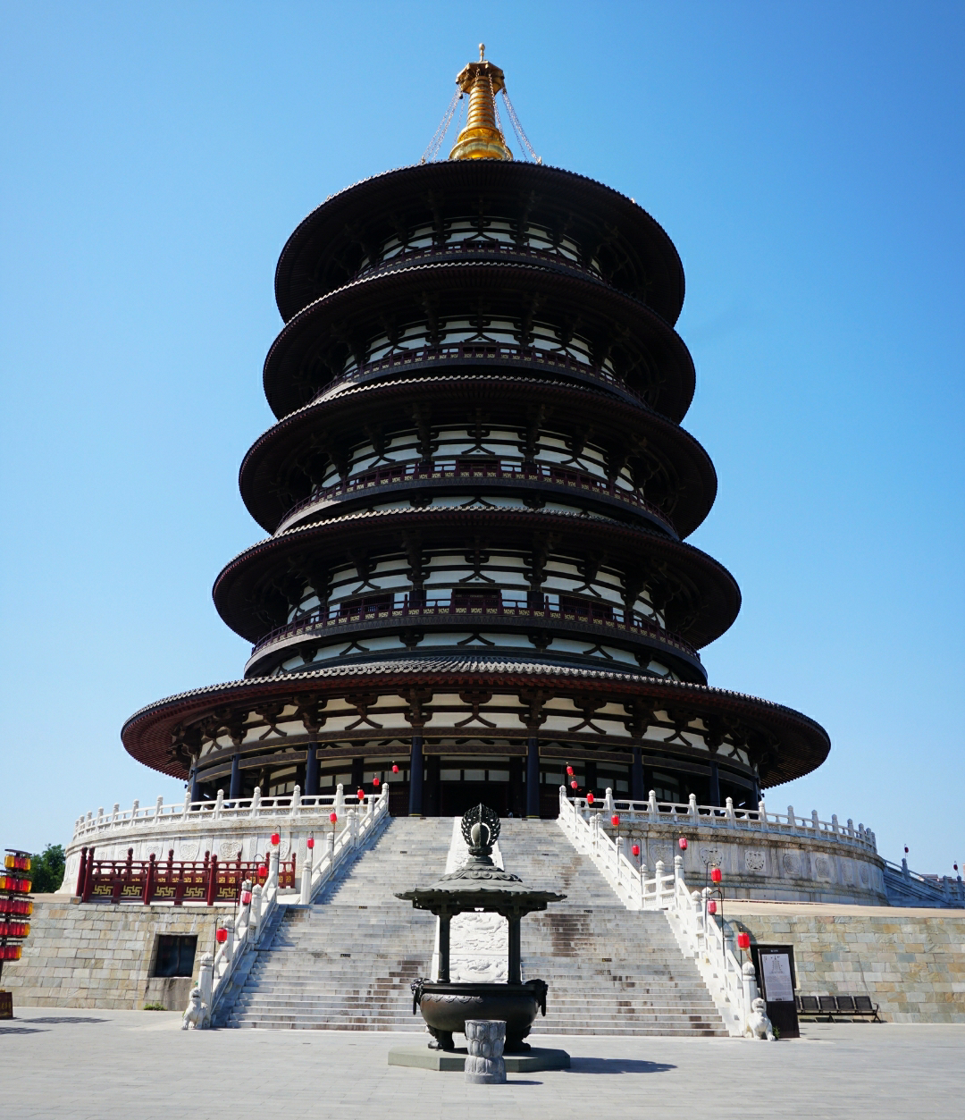 天堂,亦名通天浮居,天之圣堂,历史上的天堂是一座巍峨高大,直上云霄的