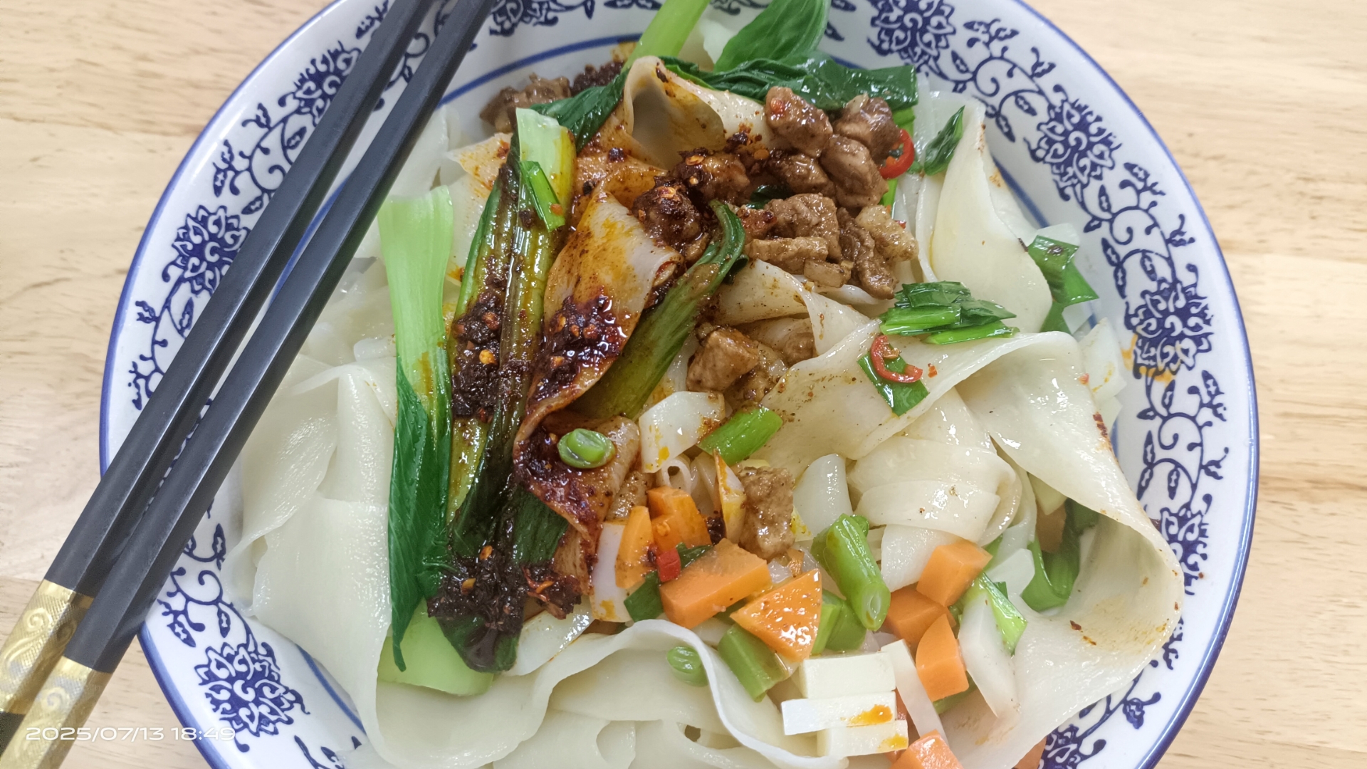 今天下午徒步5公里只为了这一碗手工面:臊子干拌扯面,14元/大碗