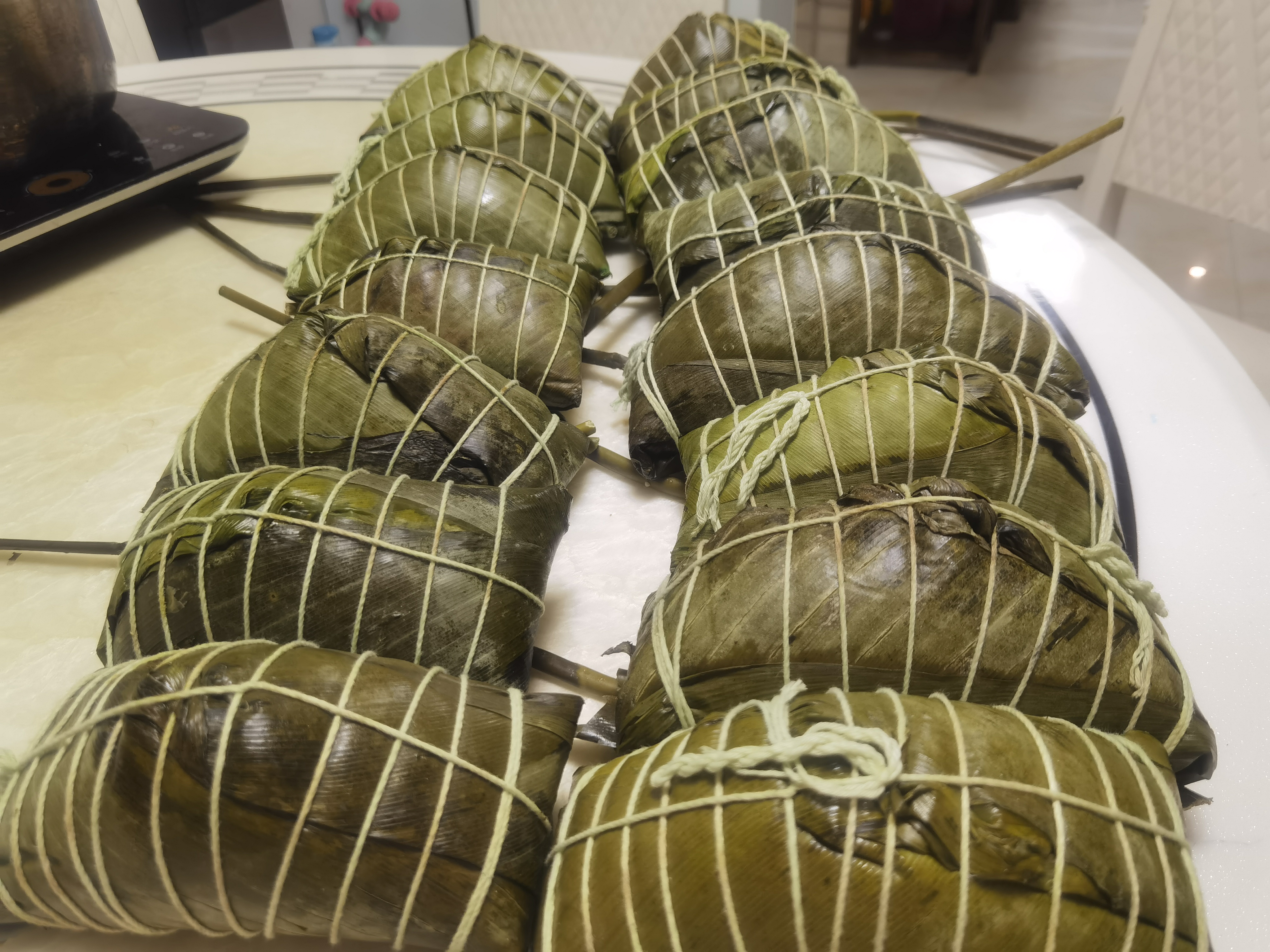 又是新的一年,妈妈做了只有新年才能吃到的粽子,做这个粽子是非常不