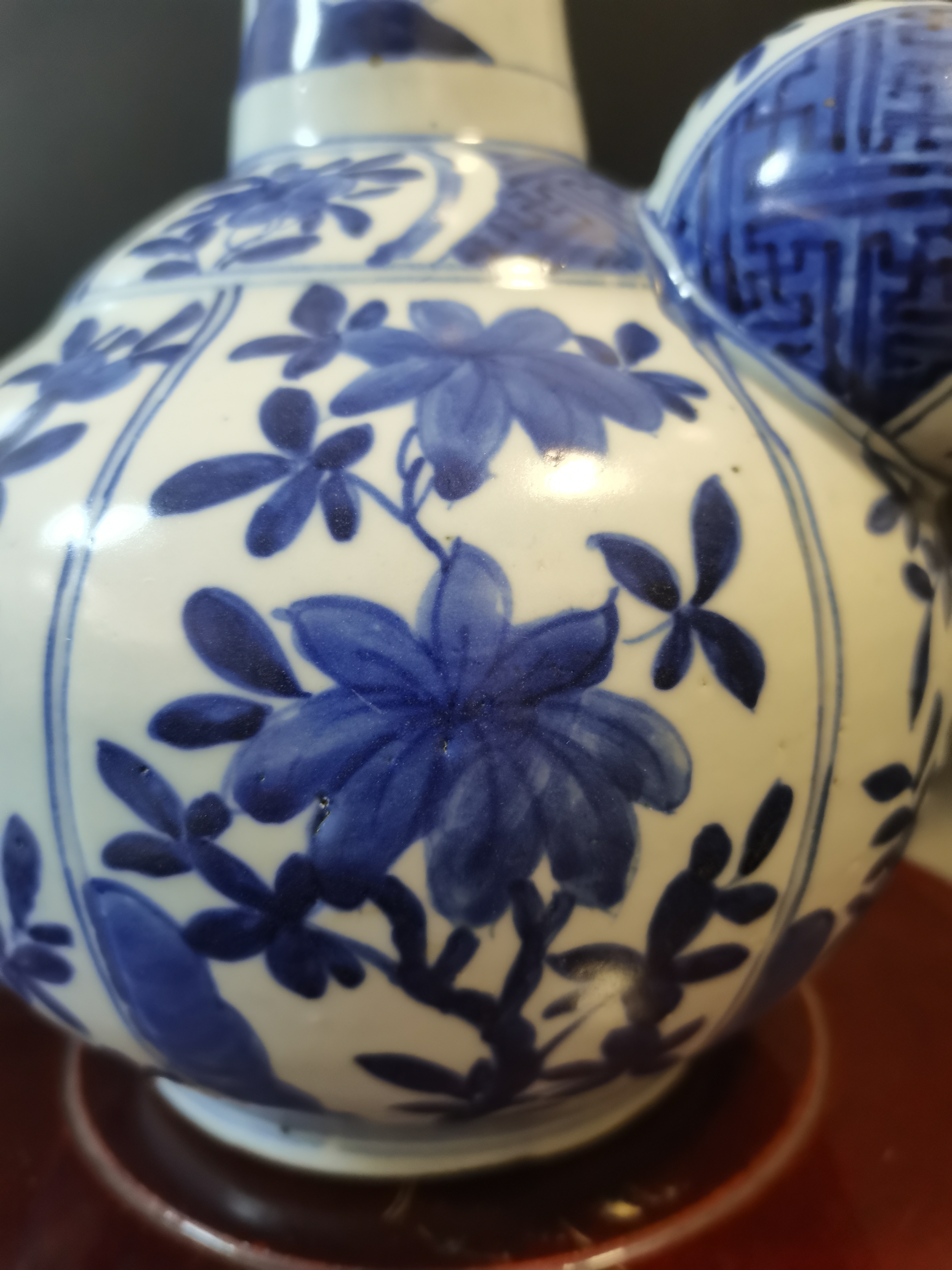 明代万历青花花卉纹军持壶