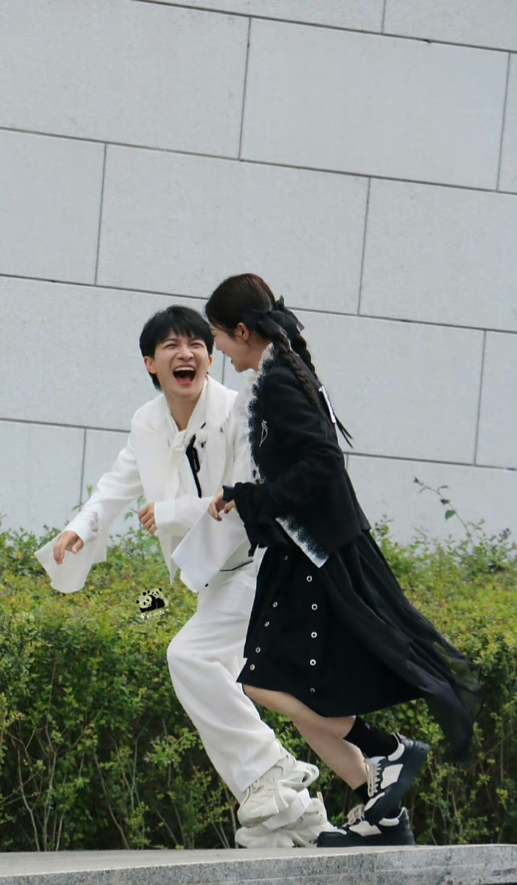 白鹿周深凑一块好欢乐,看不见正脸也能看到鹿鹿颧骨升天了