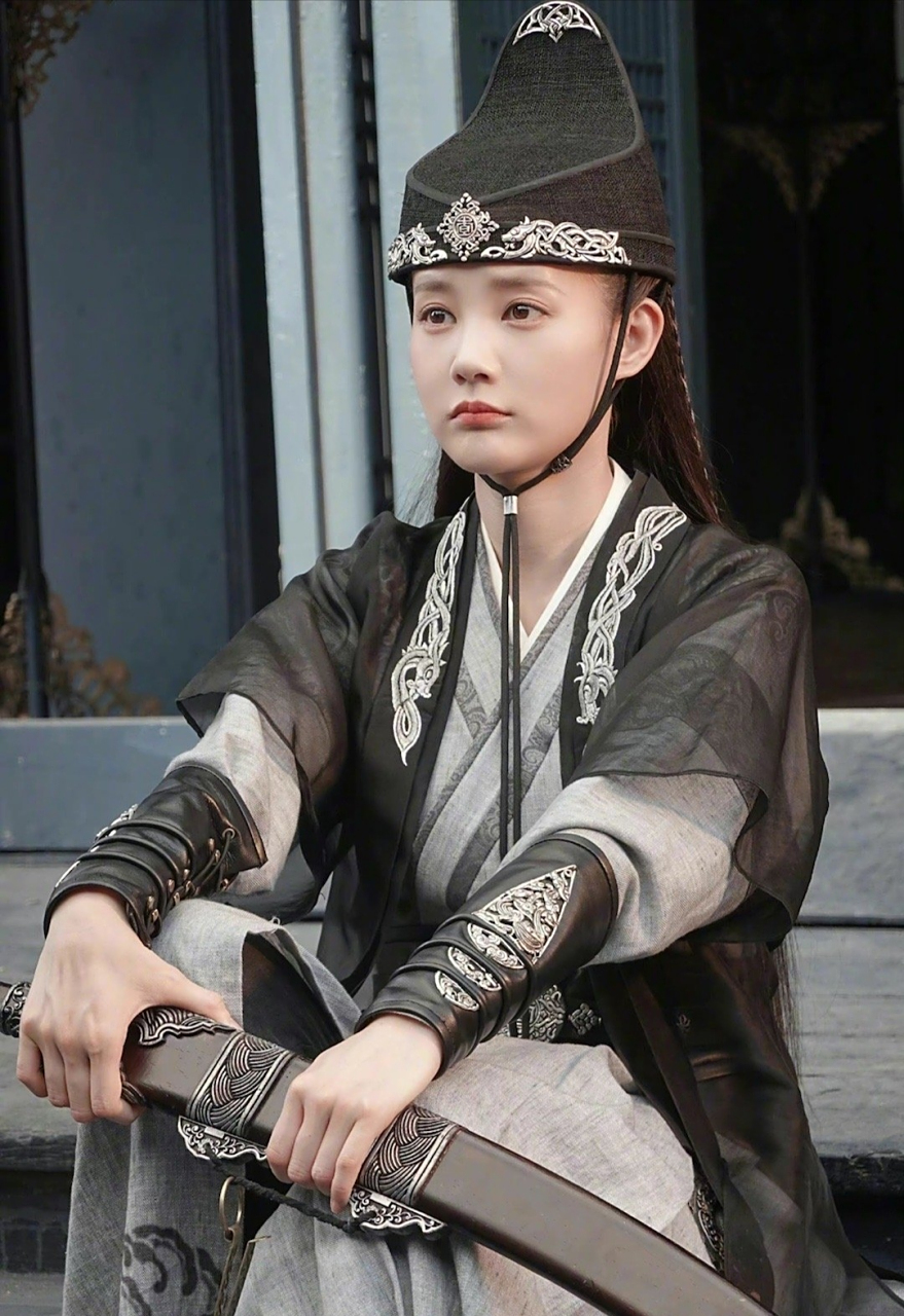 李一桐男装扮相,打几分?