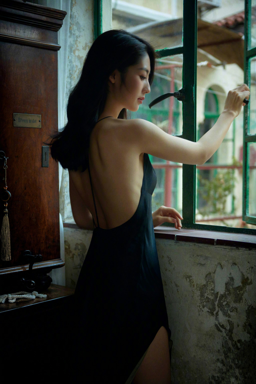 邢菲身材真好,背部线条真好看