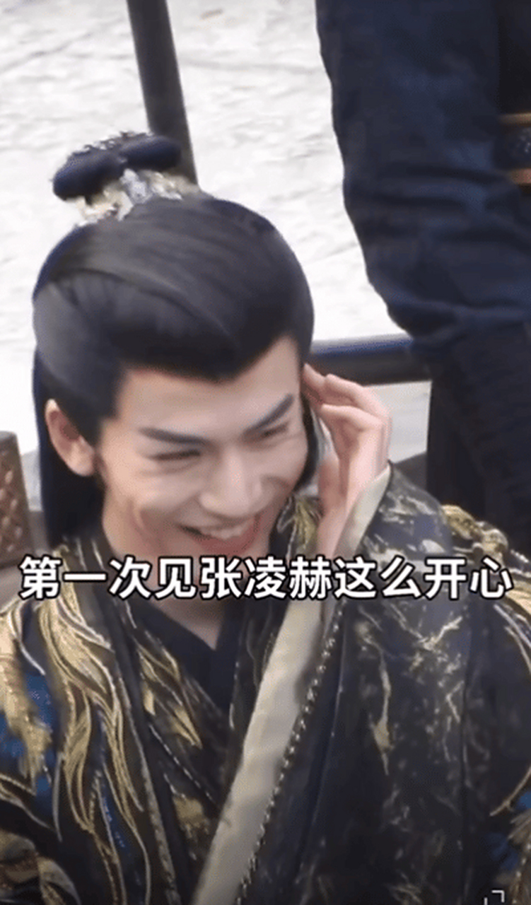 张凌赫笑起来这个是猫纹吗?