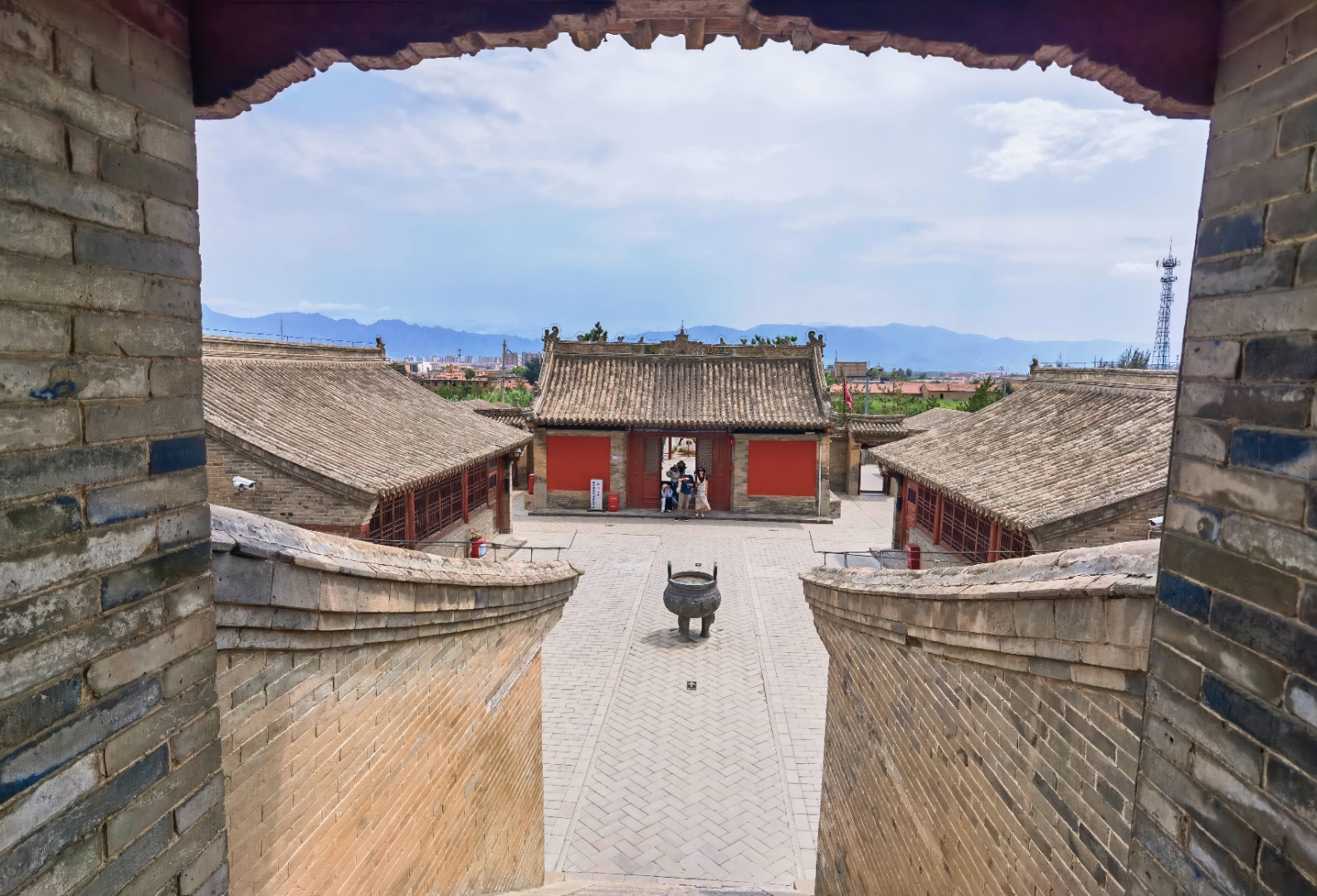 蔚州古城位于河北省蔚县,建于北周.从北京自驾三个半小时就能到.