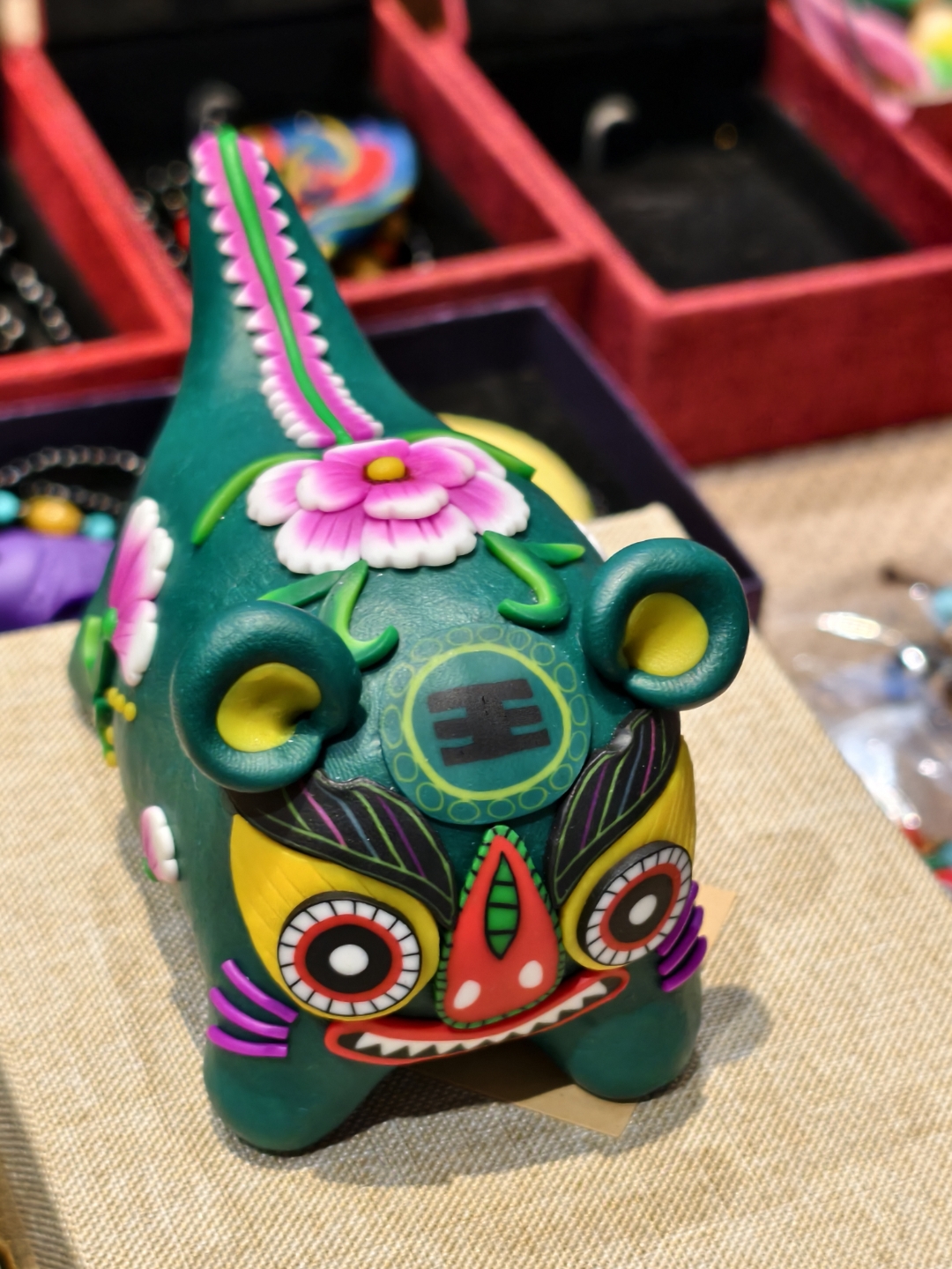 传承千年的北京面人,在面人彩塑的创作中,每一次塑造都蕴含了匠人的