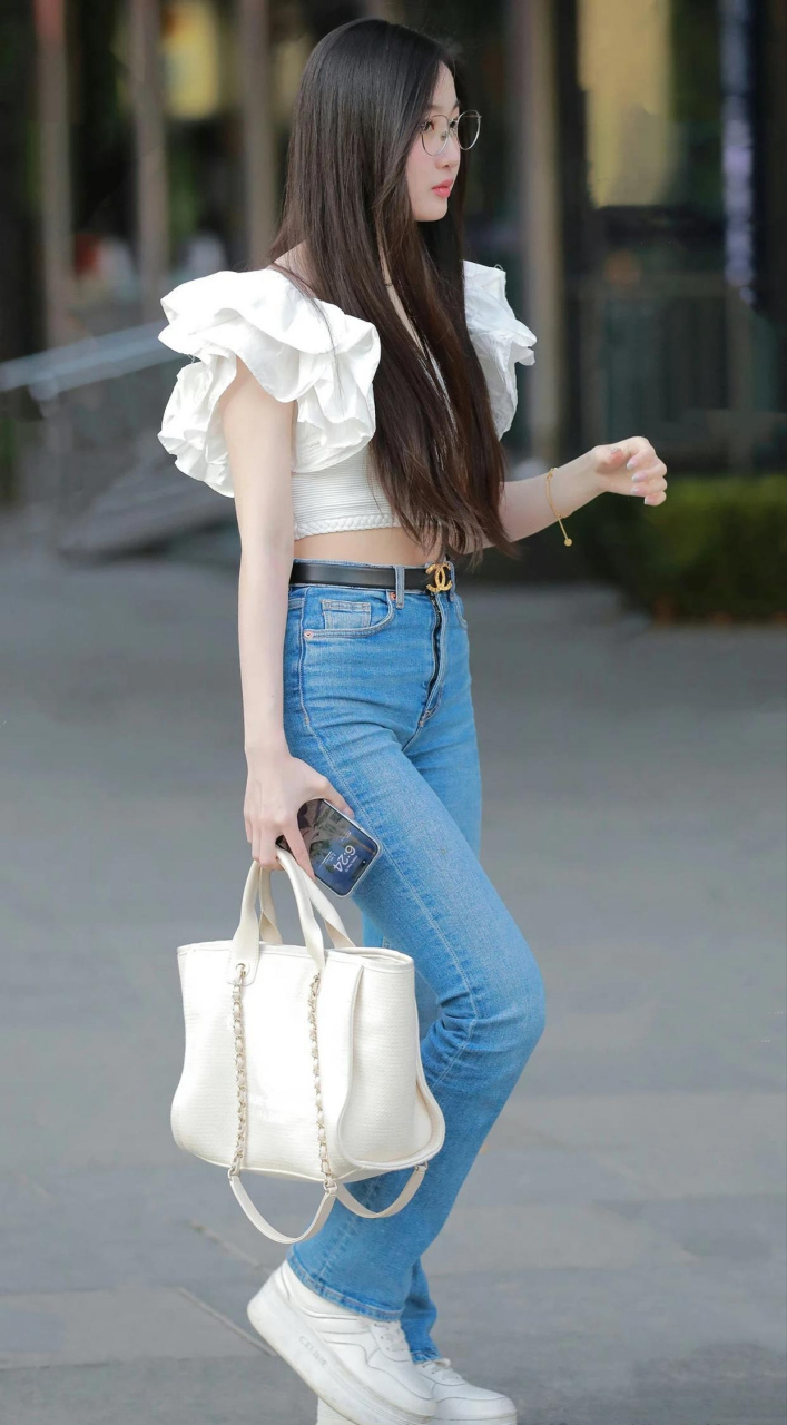 戴眼镜的斯文美女