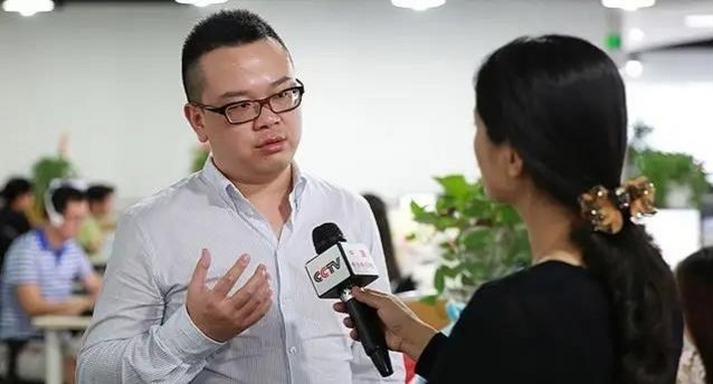 三体宇宙ceo许垚,2000万年薪被突然降到50多万,心怀怨恨的他,自购化学