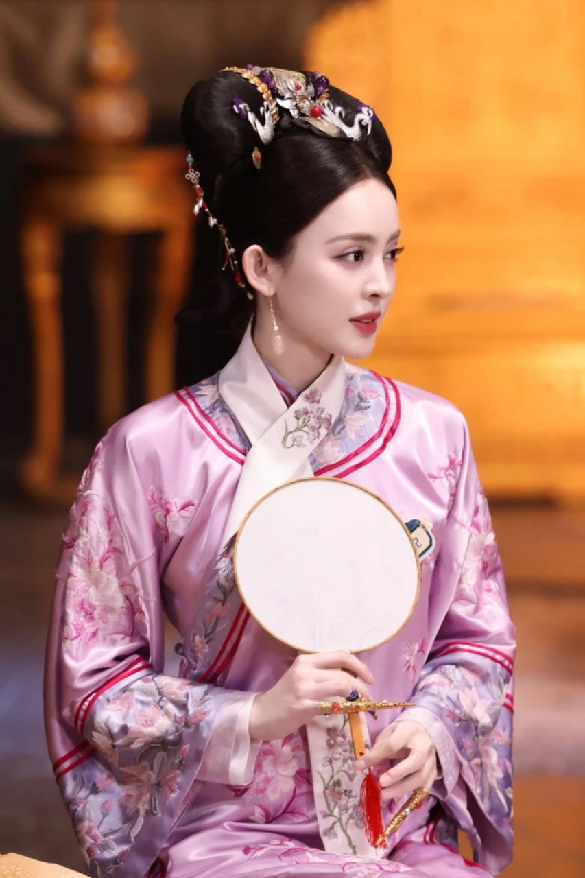 1,草鸡蛋和洋鸡蛋的营养成分,都是一样的,但洋鸡蛋多了一种成分叫做"