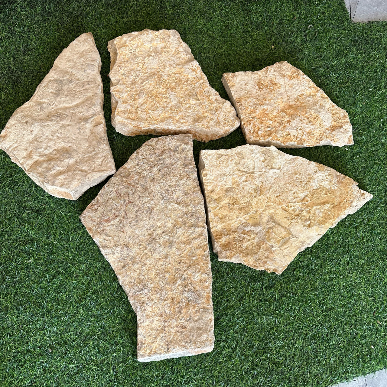 黄木纹碎拼石# #碎拼石# #米黄色碎拼石# 天然黄木纹碎拼石板岩文化