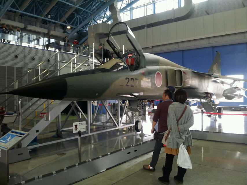 位于日本中部滨松空军基地的航空博物馆,看看日本人的不动声色的爱国