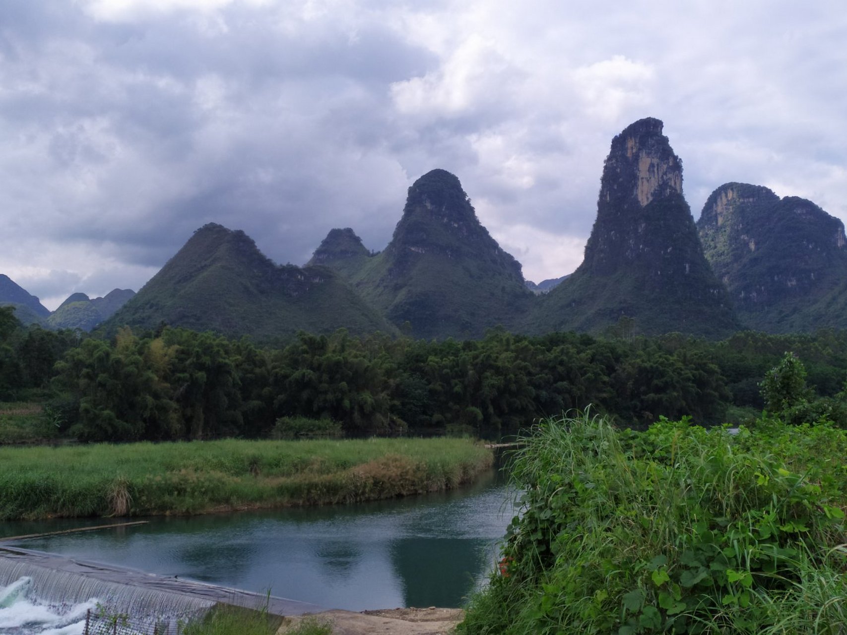 广西河池市环江县东兴镇骆驼山打卡,风景美如画[赞同][赞同][赞同]