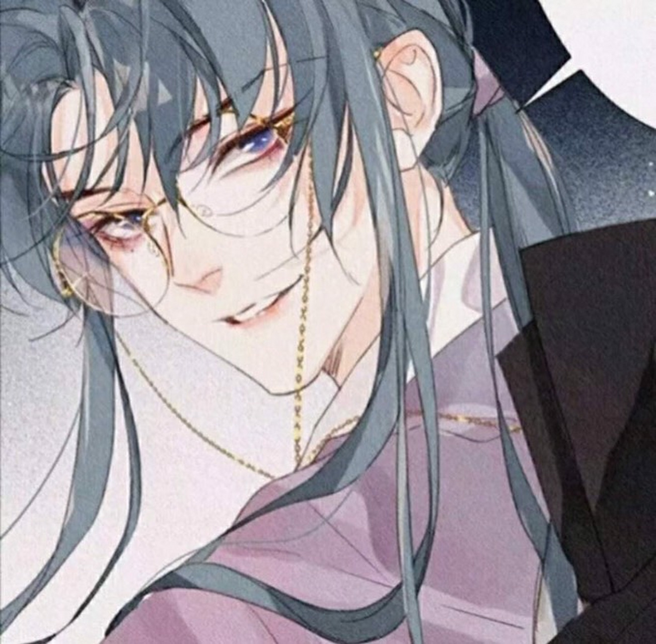 他拥有一头蓝色长发,金框眼睛患有抑郁症,木僵症,重度焦虑,有精神分裂