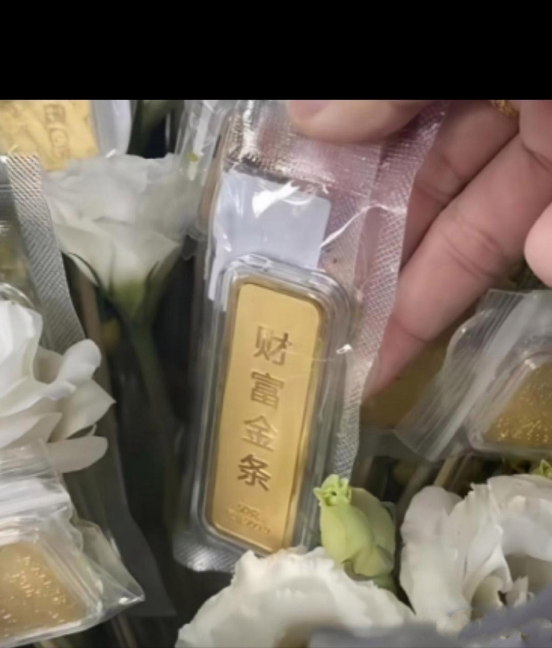 纸金条叠的金条桶图片