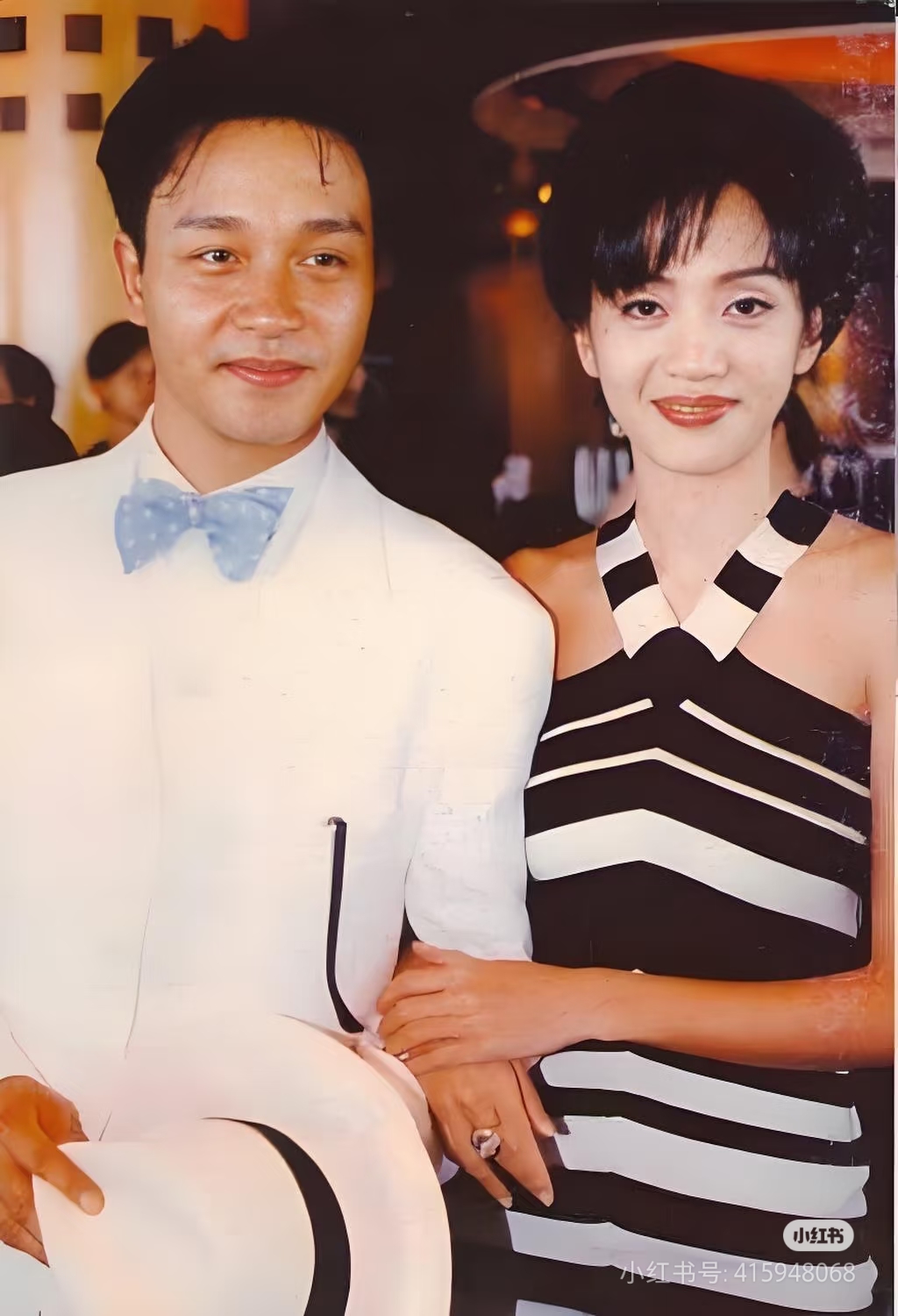 梅艳芳与挚友张国荣,时光里的经典笑容,仿佛能听见他们的笑声,穿越