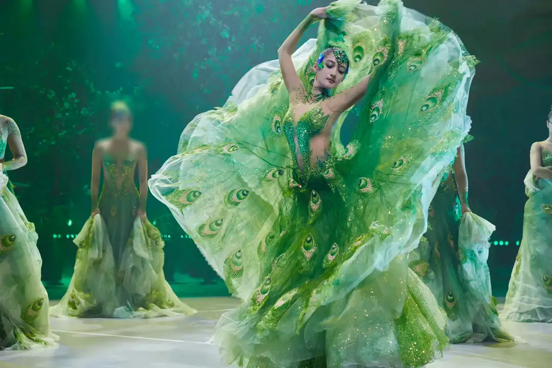 孔雀舞 孔雀公主《雀之灵》#明星生图大赏# #八卦娱乐明星# #养眼美女