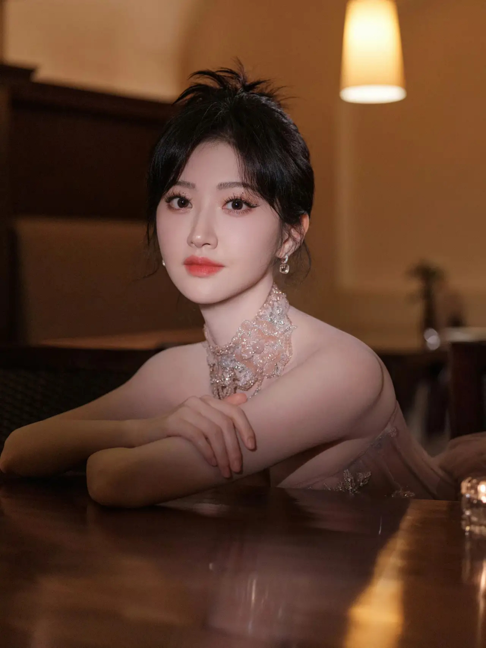 景甜#明星生图大赏# #养眼美女# 在一个温暖的午后,阳光透过轻纱,洒在